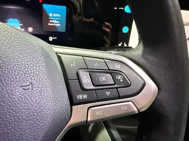 Volkswagen Golf view 3