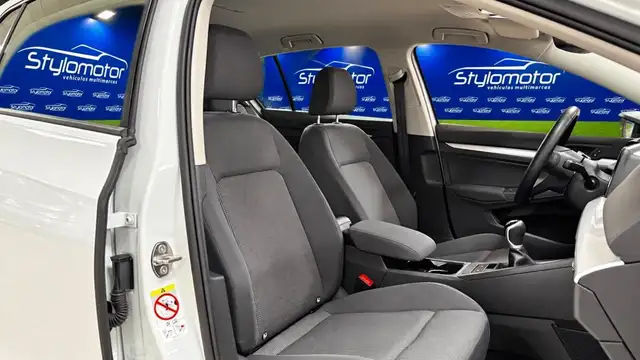 Volkswagen Golf view 22