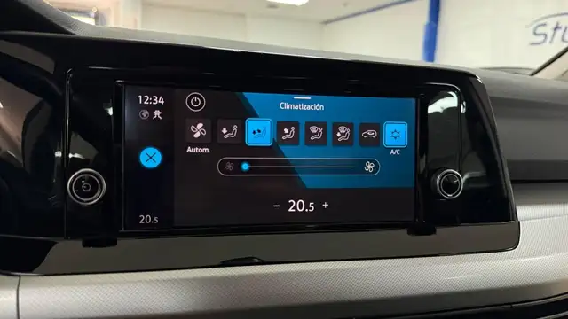 Volkswagen Golf view 17
