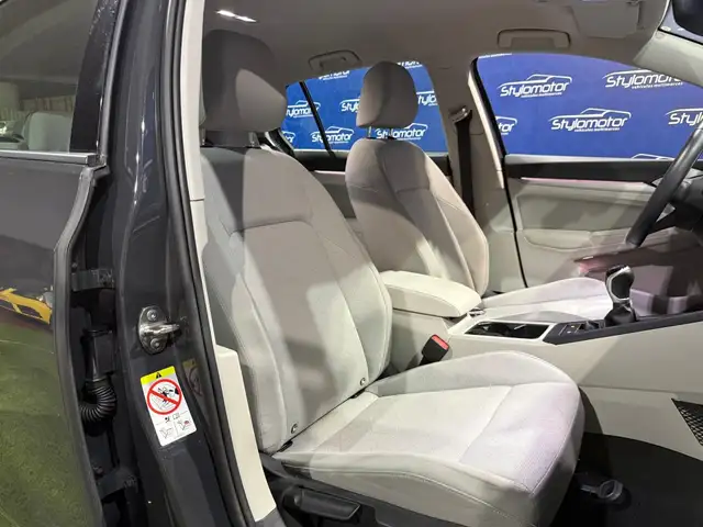 Volkswagen Golf view 5