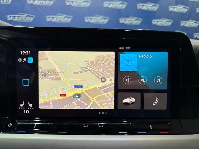 Volkswagen Golf view 4