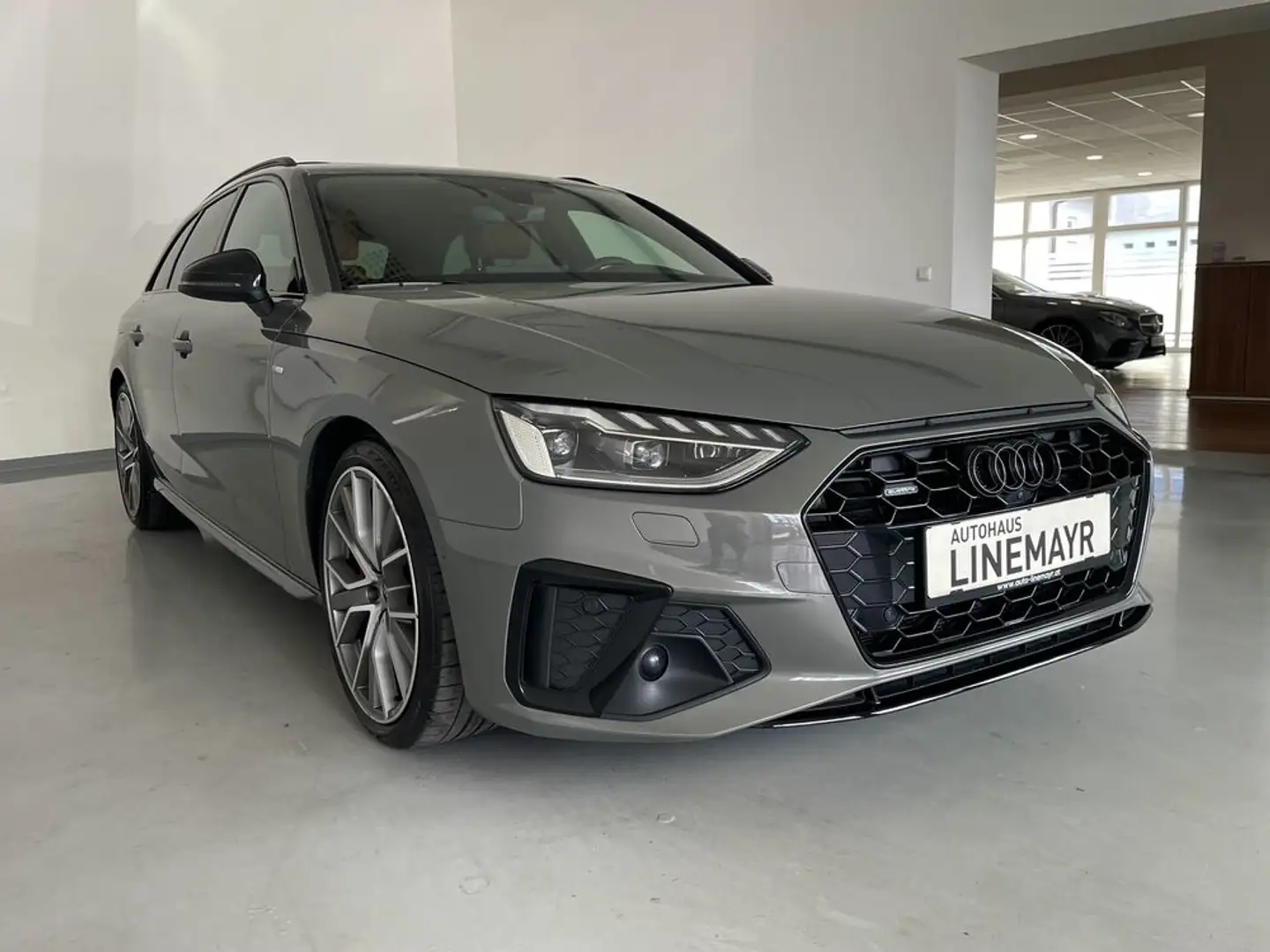 Audi A4 Avant 40 TDI S line quattro Grau - 2