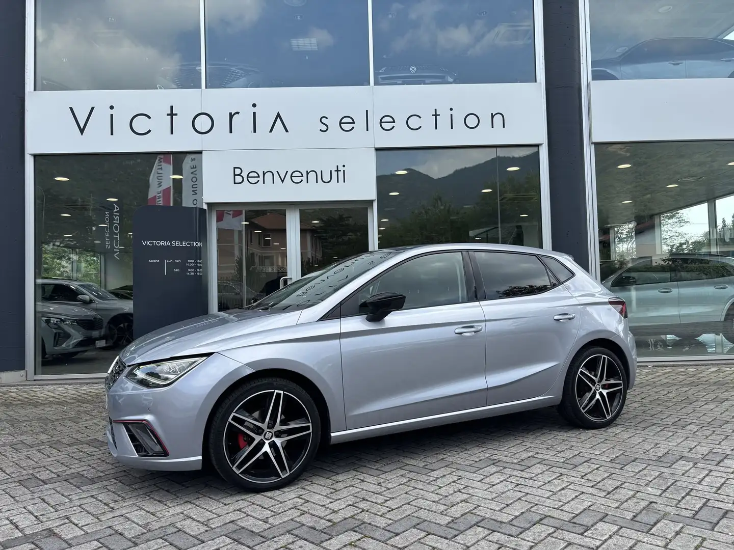 SEAT Ibiza IBIZA 1.0 TSI 115 CV C.MANUALE 5 PORTE FR NEOPATE Ezüst - 1