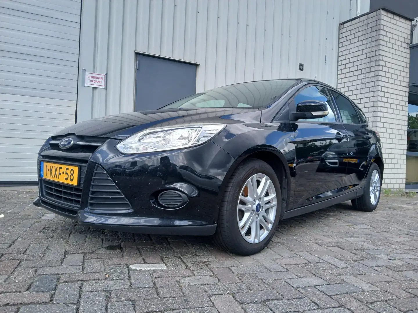 Ford Focus 1.0 EcoBoost Trend Motor defect!! Zwart - 2