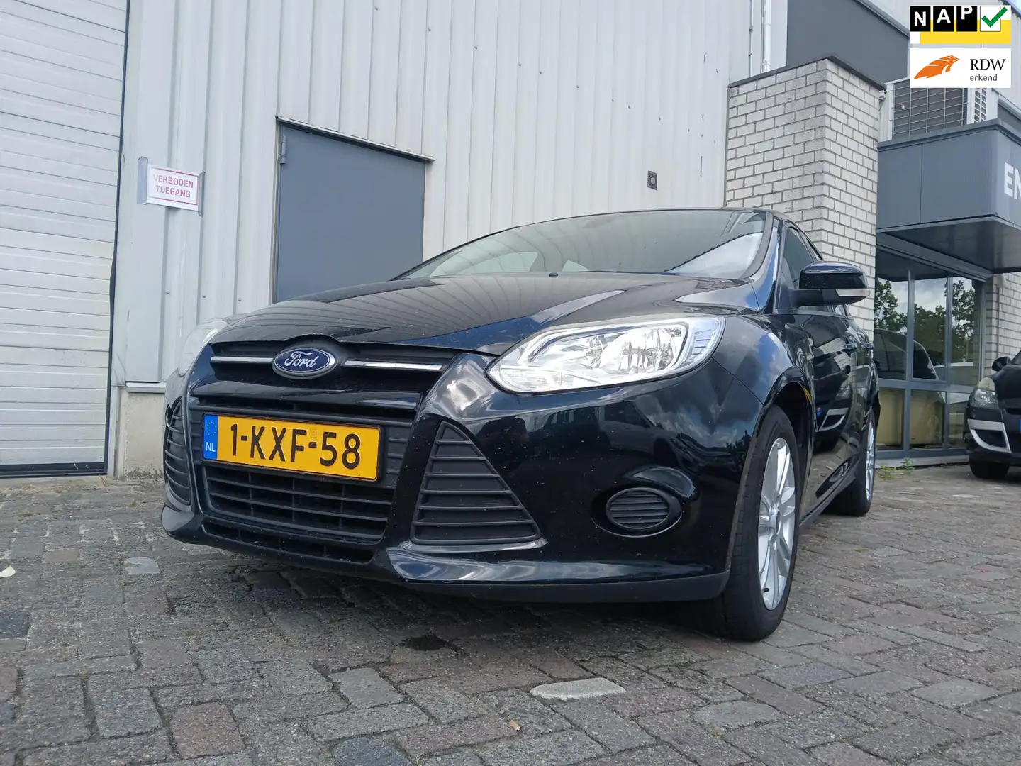 Ford Focus 1.0 EcoBoost Trend Motor defect!! Zwart - 1
