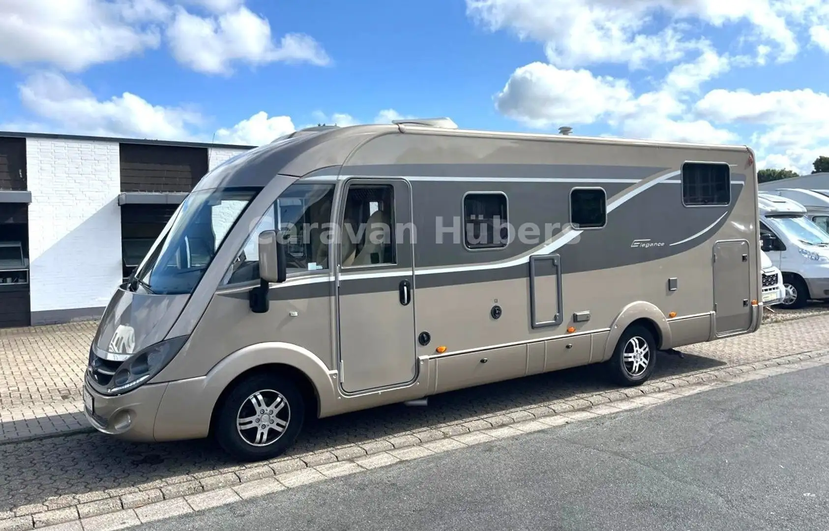 Bürstner I 726 Elegance - Hub/Einzelbetten - auto.Sat/TV Bruin - 1