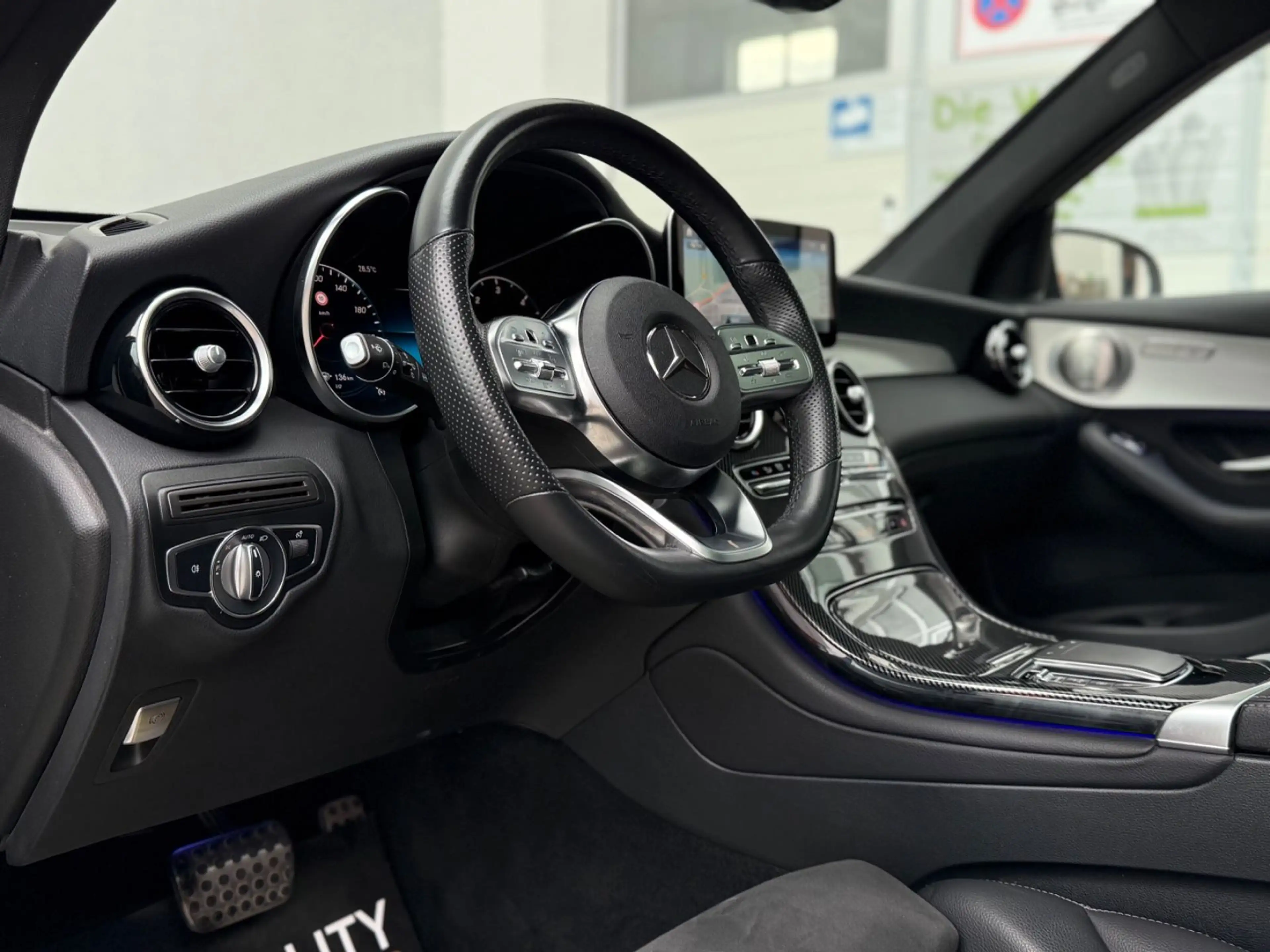 Mercedes-Benz GLC 400 d 4Matic 9G AMG NIGHT *AHK*PANO*KAMERA* — photo 7