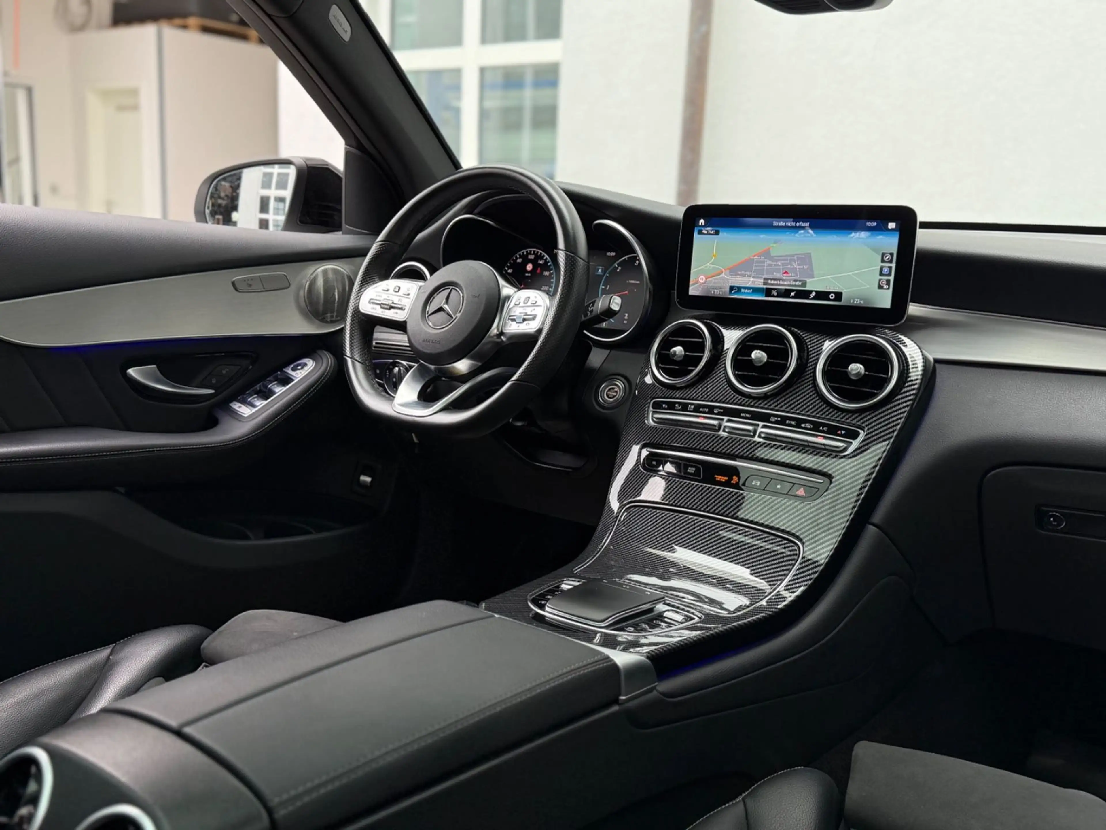 Mercedes-Benz GLC 400 d 4Matic 9G AMG NIGHT *AHK*PANO*KAMERA* — photo 8
