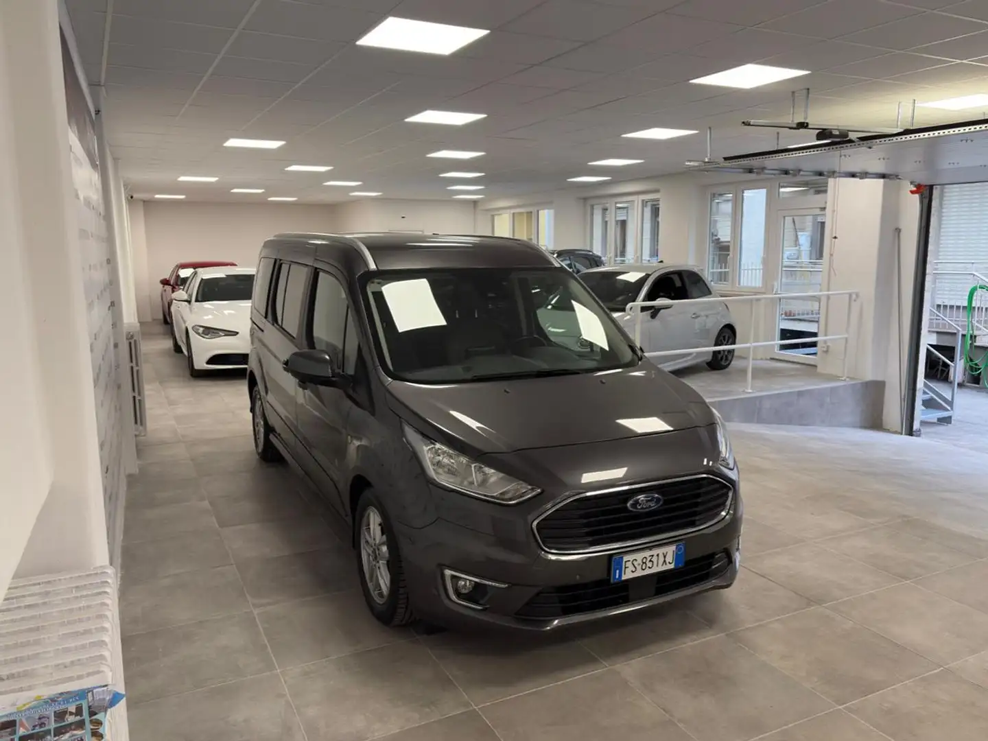 Ford Tourneo Connect Gran Tourneo 7 POSTI 1.5 TDCi 120 CV Titanium Grigio - 2