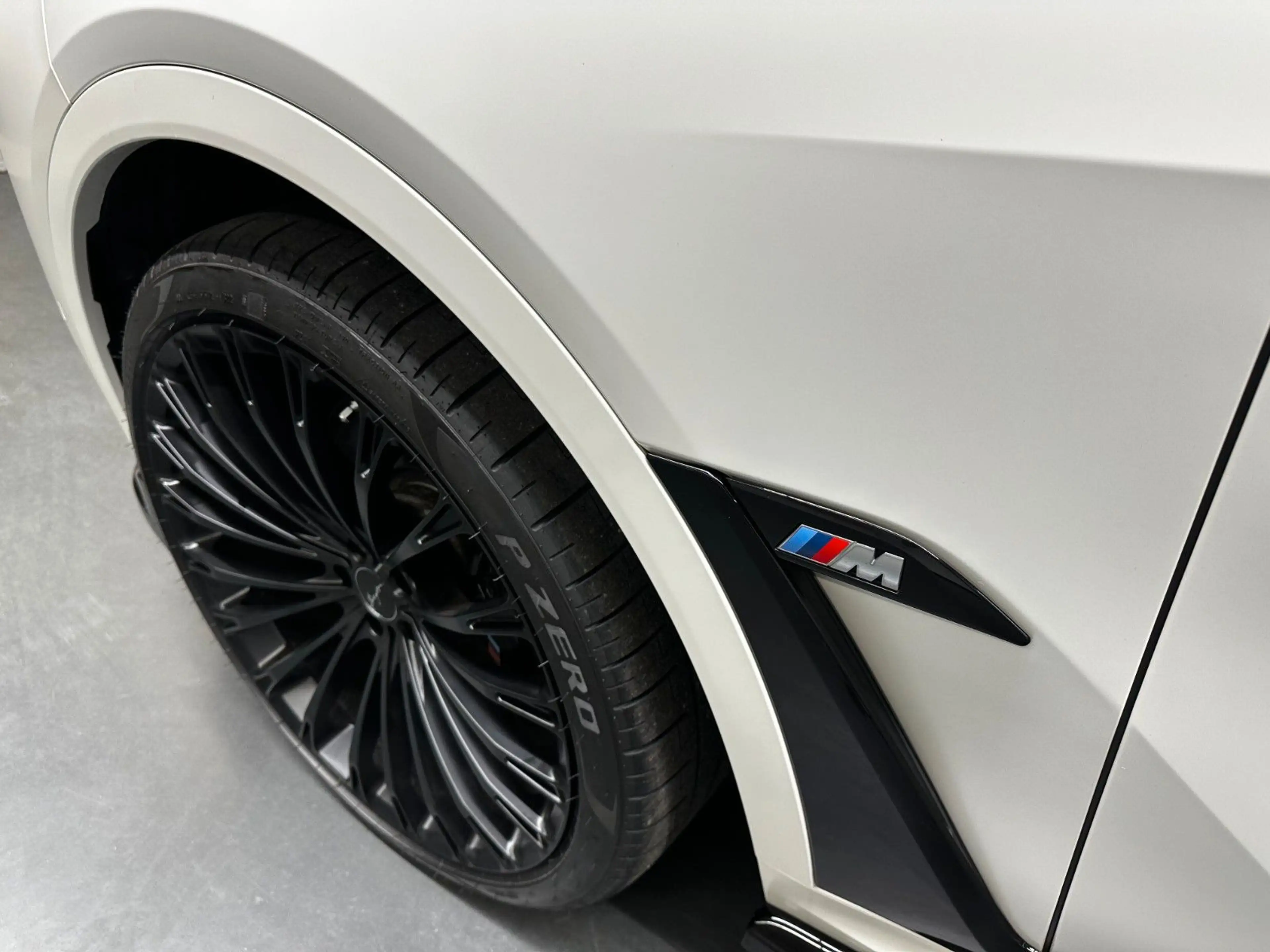 BMW X7 M i *AERODYNAMIK*SKY LOUNGE*AHK*EXKLUSIVE* — photo 4