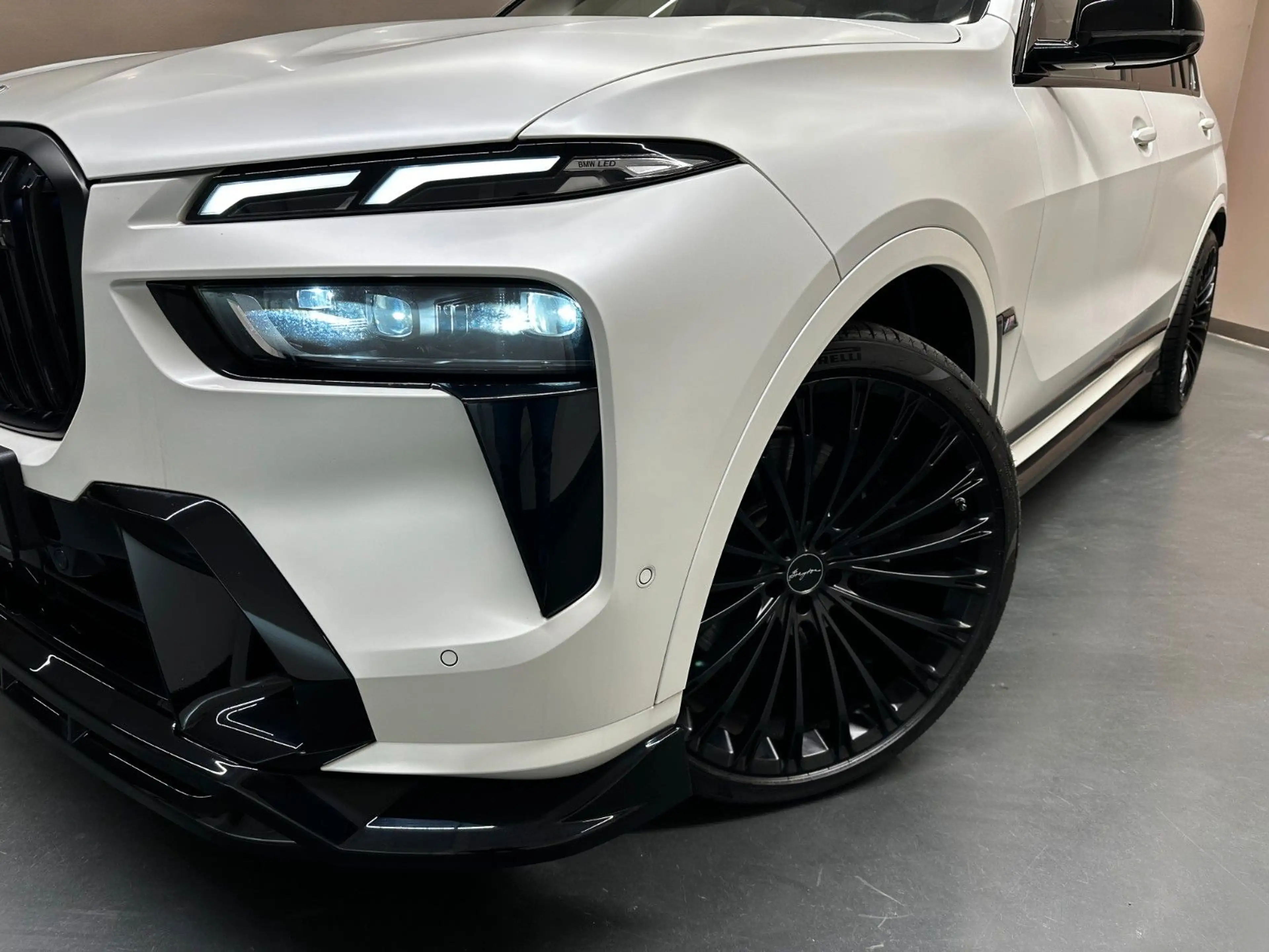 BMW X7 M i *AERODYNAMIK*SKY LOUNGE*AHK*EXKLUSIVE* — photo 2