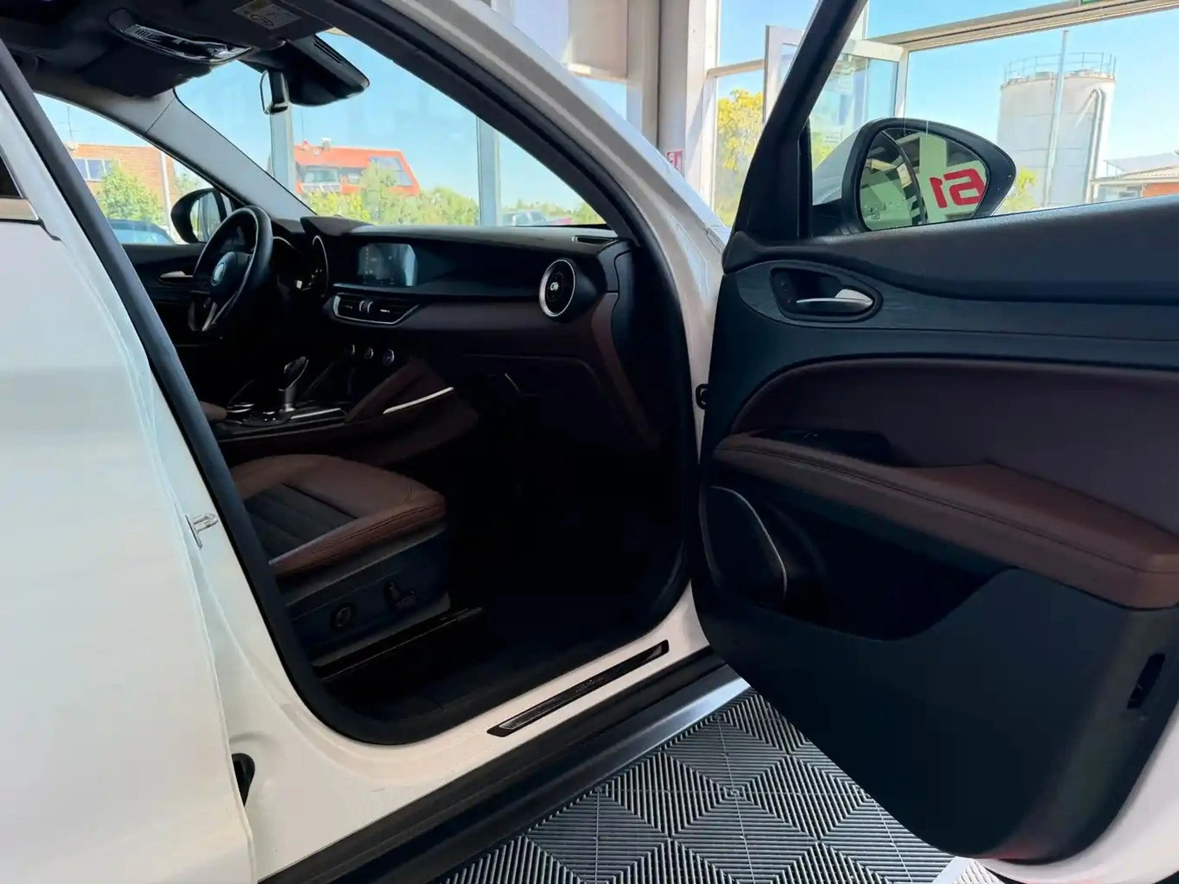 Alfa Romeo Stelvio Super Q4/ Veloce/Pano/ AHK/Memory Sitze — photo 15
