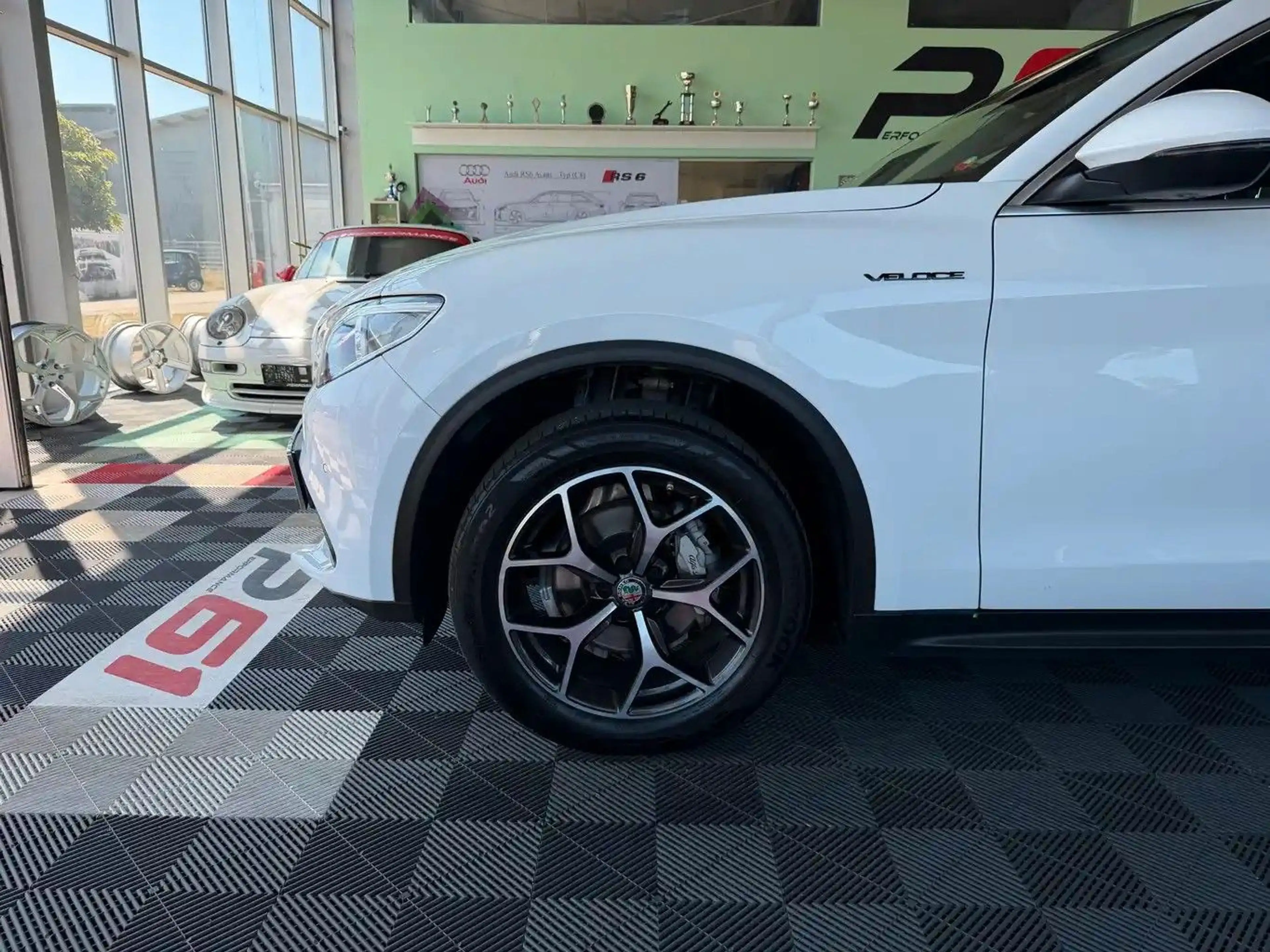 Alfa Romeo Stelvio Super Q4/ Veloce/Pano/ AHK/Memory Sitze — photo 5