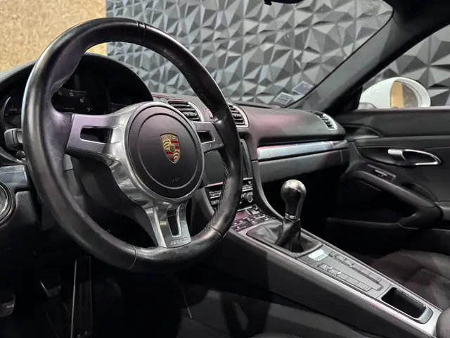 Porsche Cayman view 9