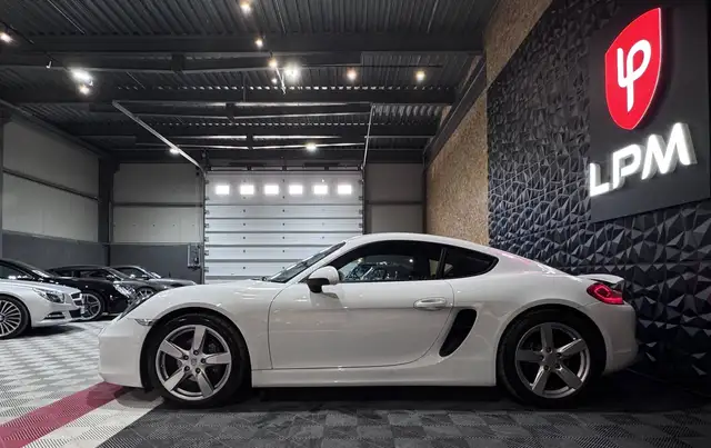 Porsche Cayman view 8