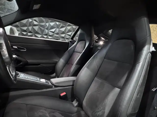 Porsche Cayman view 11