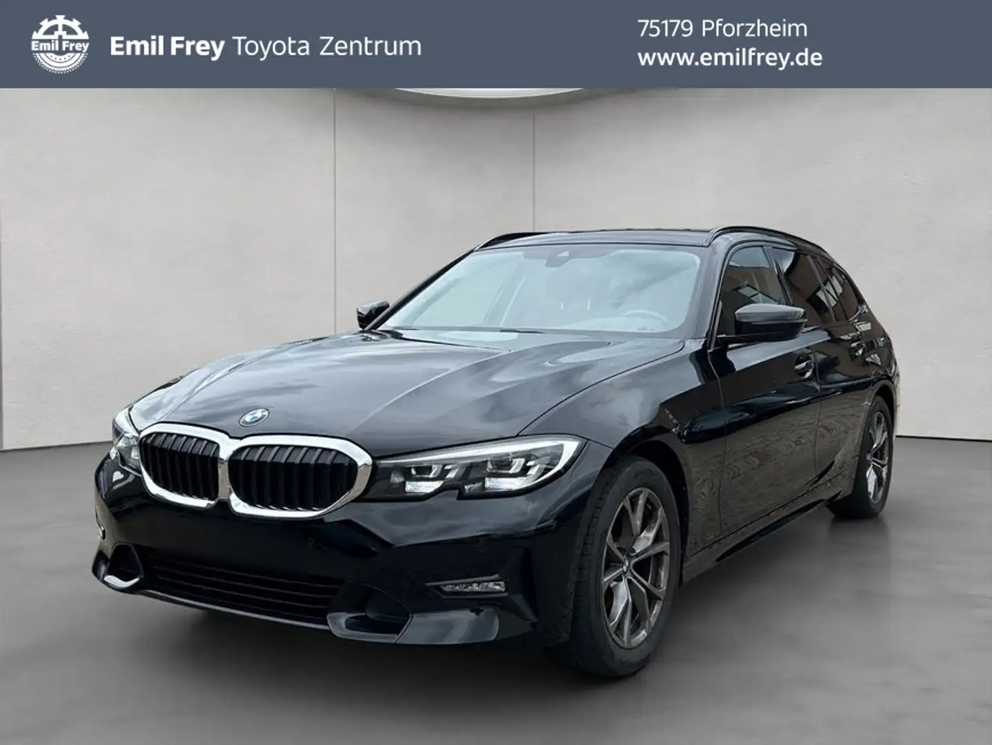 BMW 320 i Touring Aut. Sport Line Zwart - 1