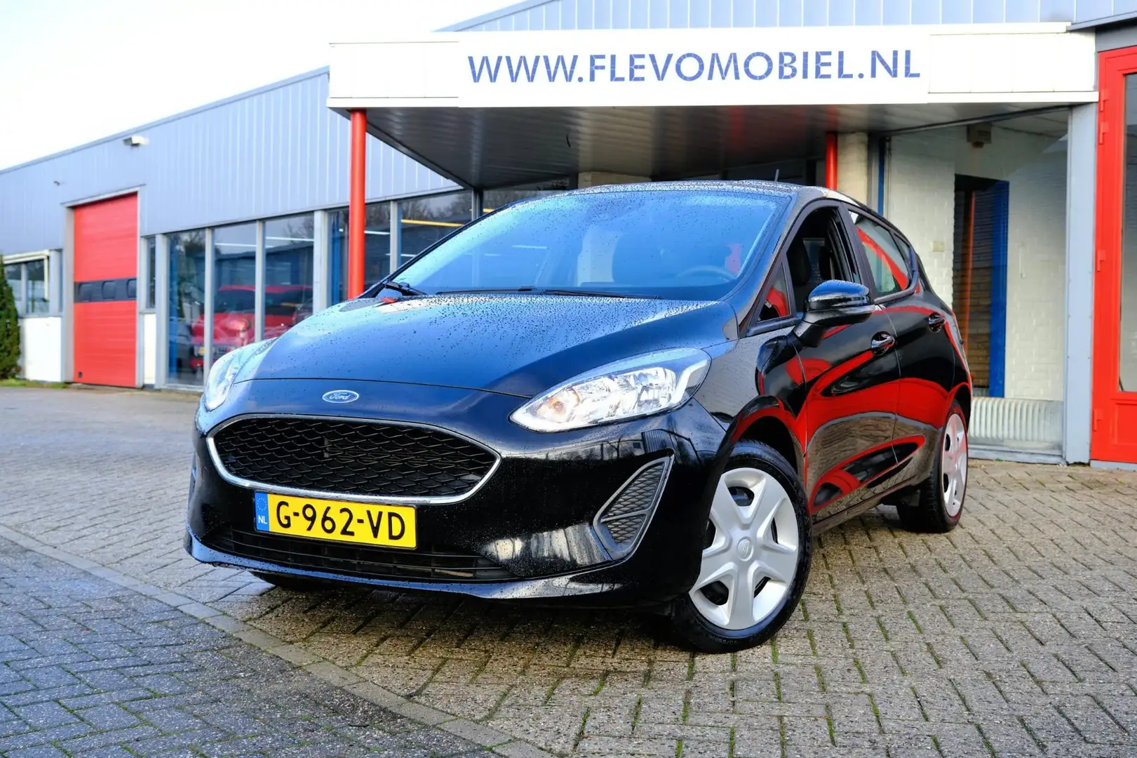Ford Fiesta 1.1 Trend 5-drs Navi|Airco|Apple CarPlay Zwart - 1