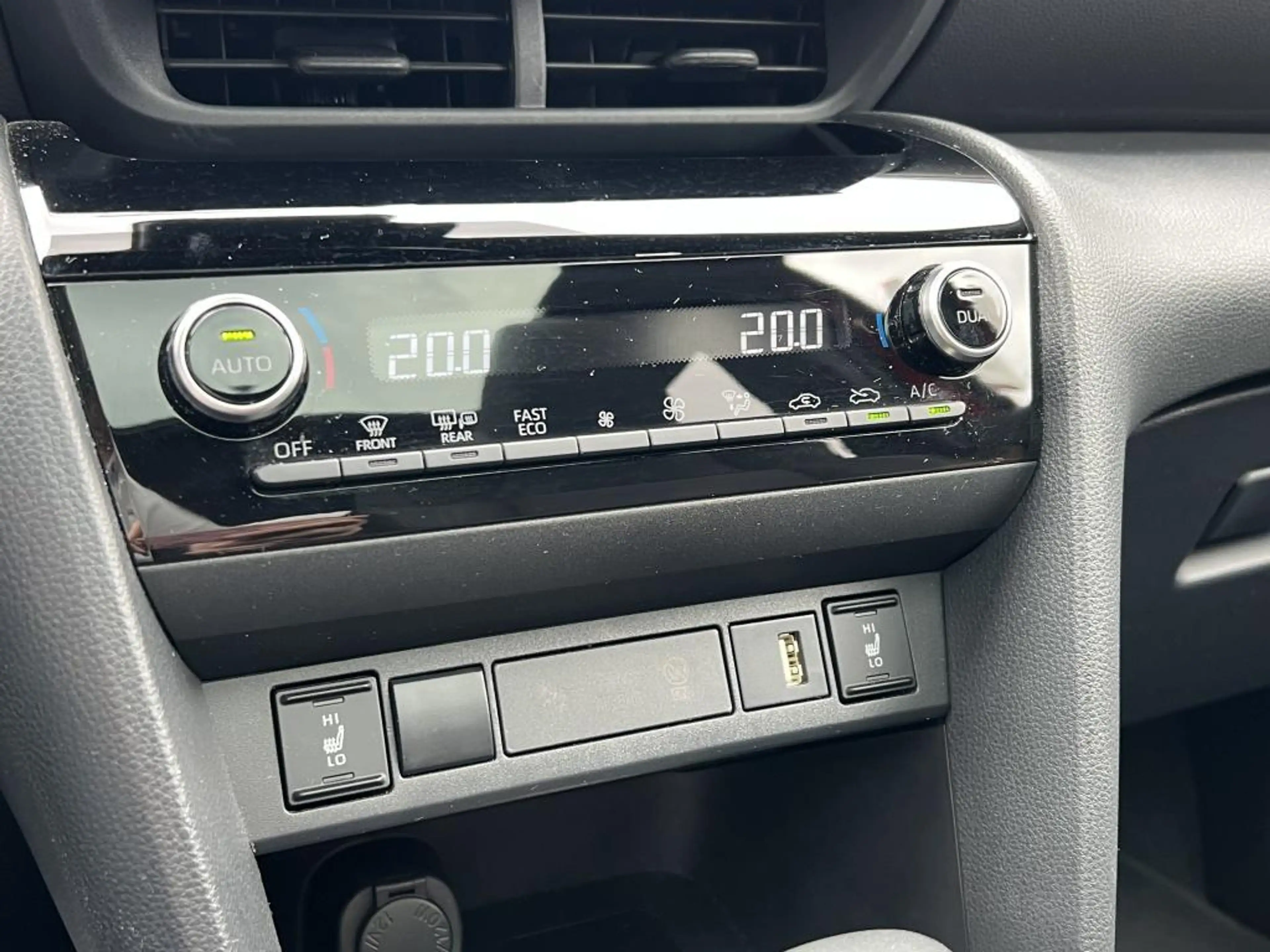 Toyota Yaris Cross 1.5 Hybrid Launch Edition | Trekhaak, JBL, Panoram — photo 35