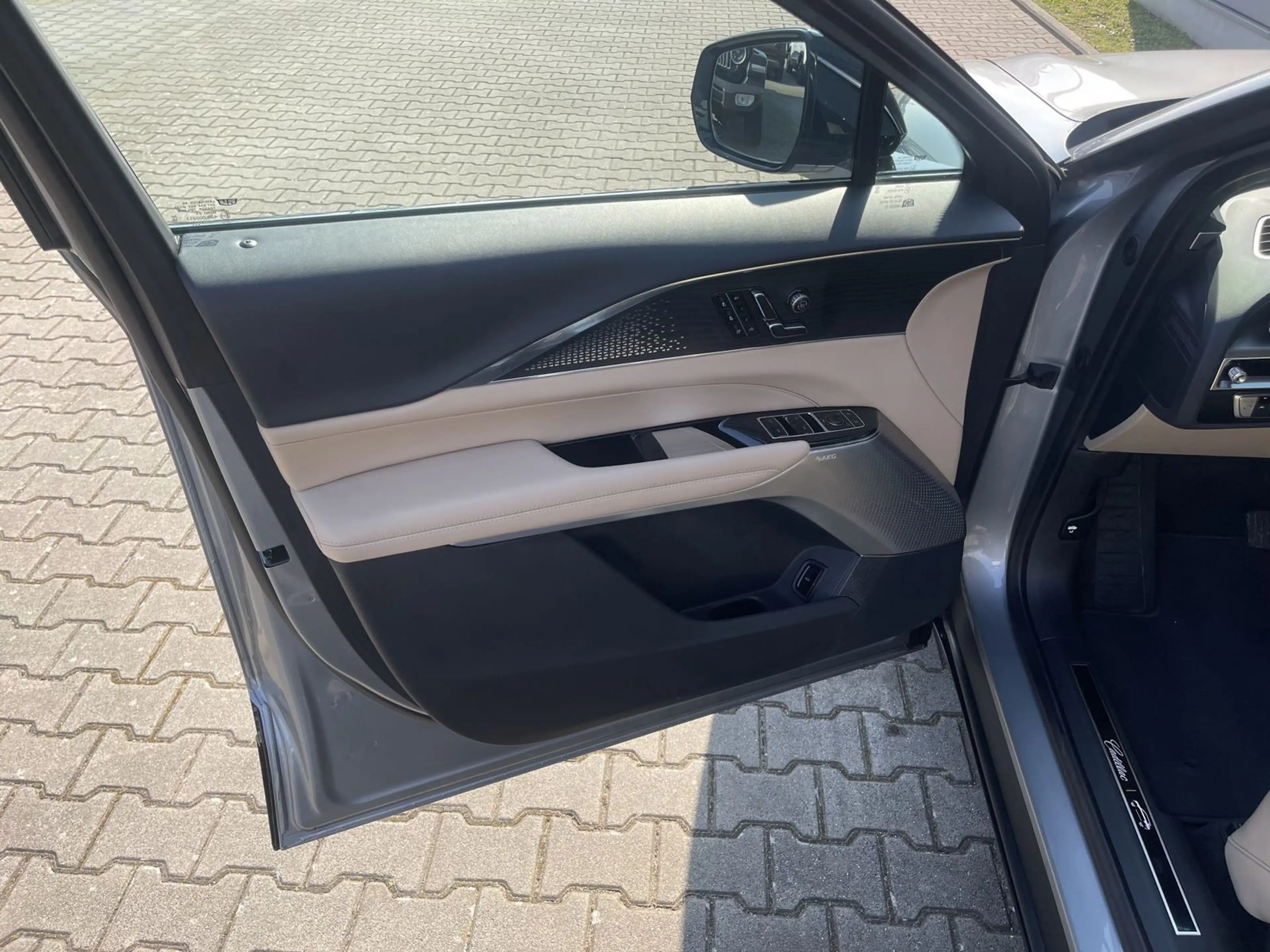 Cadillac Lyriq Luxury 600e AWD - Vollausstattung — photo 7