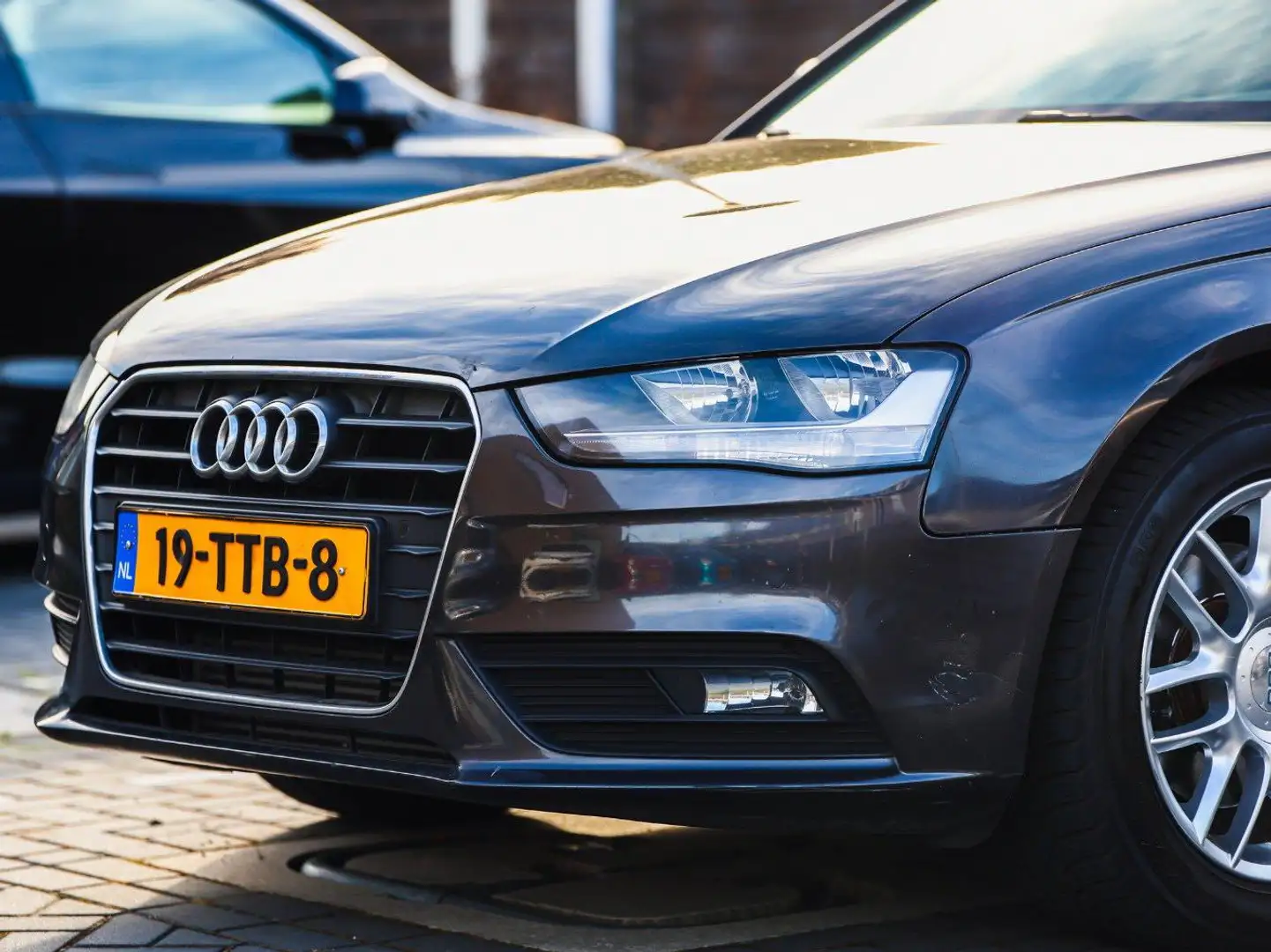 Audi A4 A4 1.8 TFSI Pro L. Bns Grijs - 2