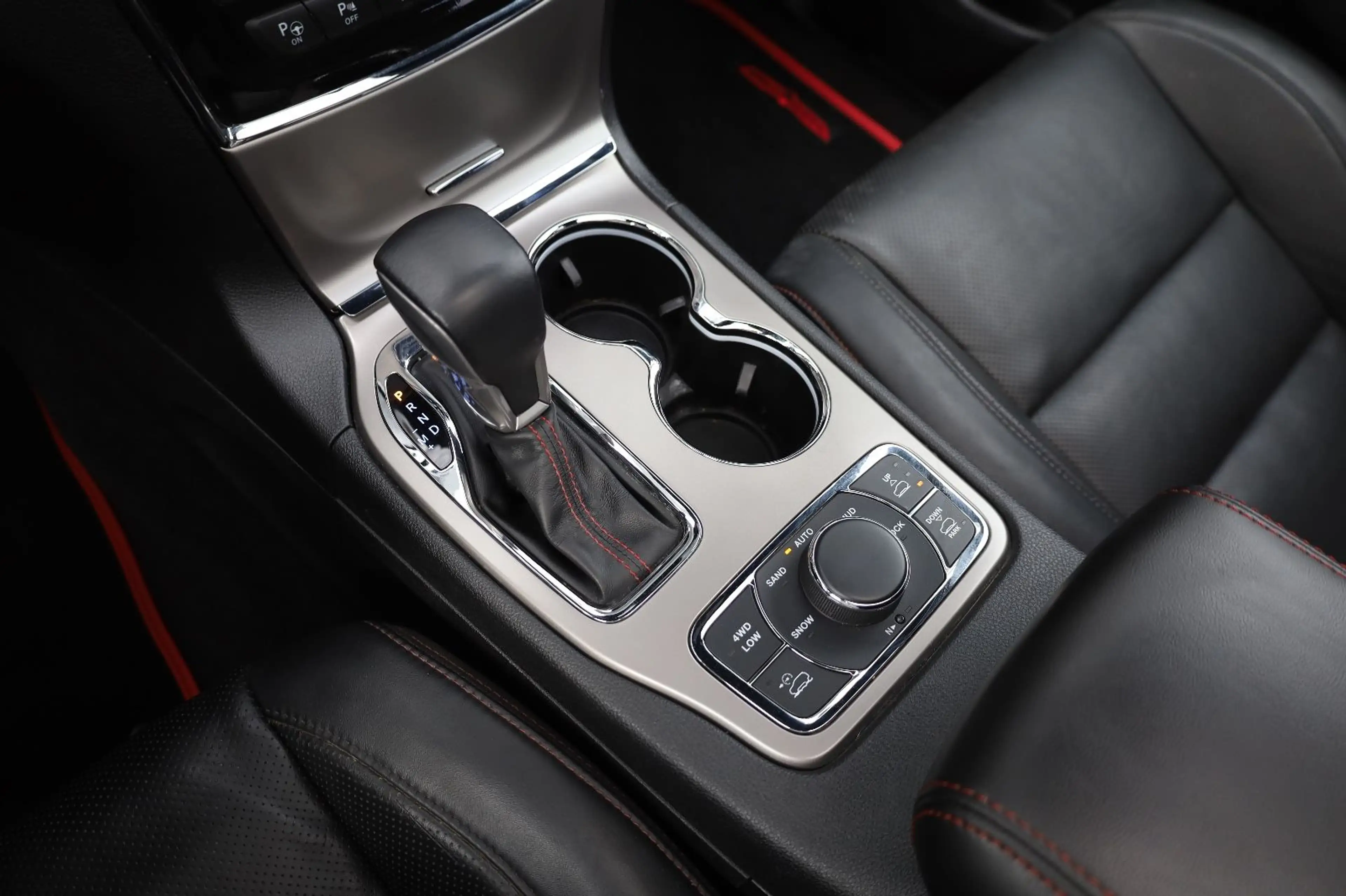 Jeep Grand Cherokee 5.7LV8 Trailhawk/BRC/ACC/PANO/R18 — photo 15
