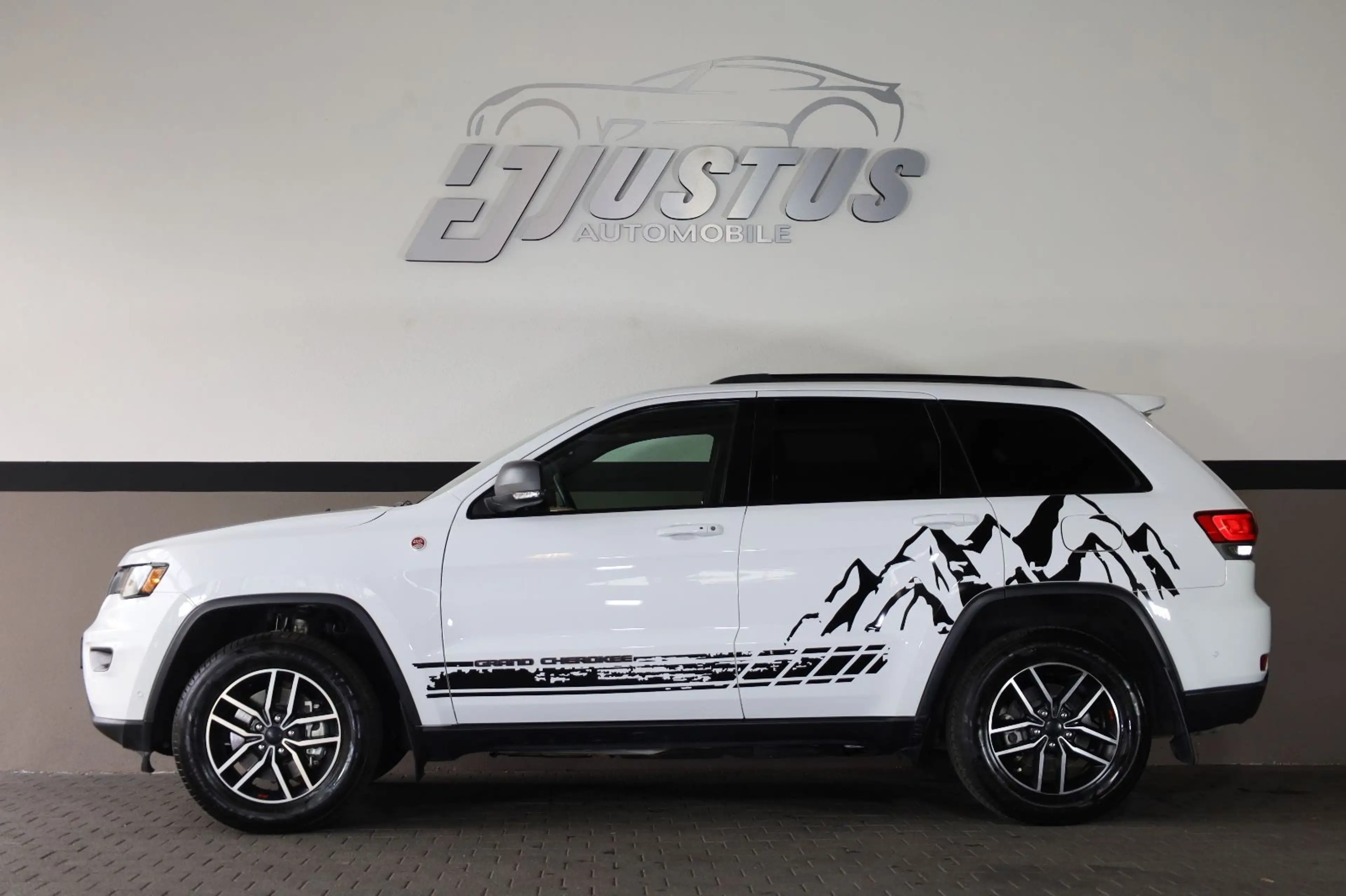Jeep Grand Cherokee 5.7LV8 Trailhawk/BRC/ACC/PANO/R18 — photo 3
