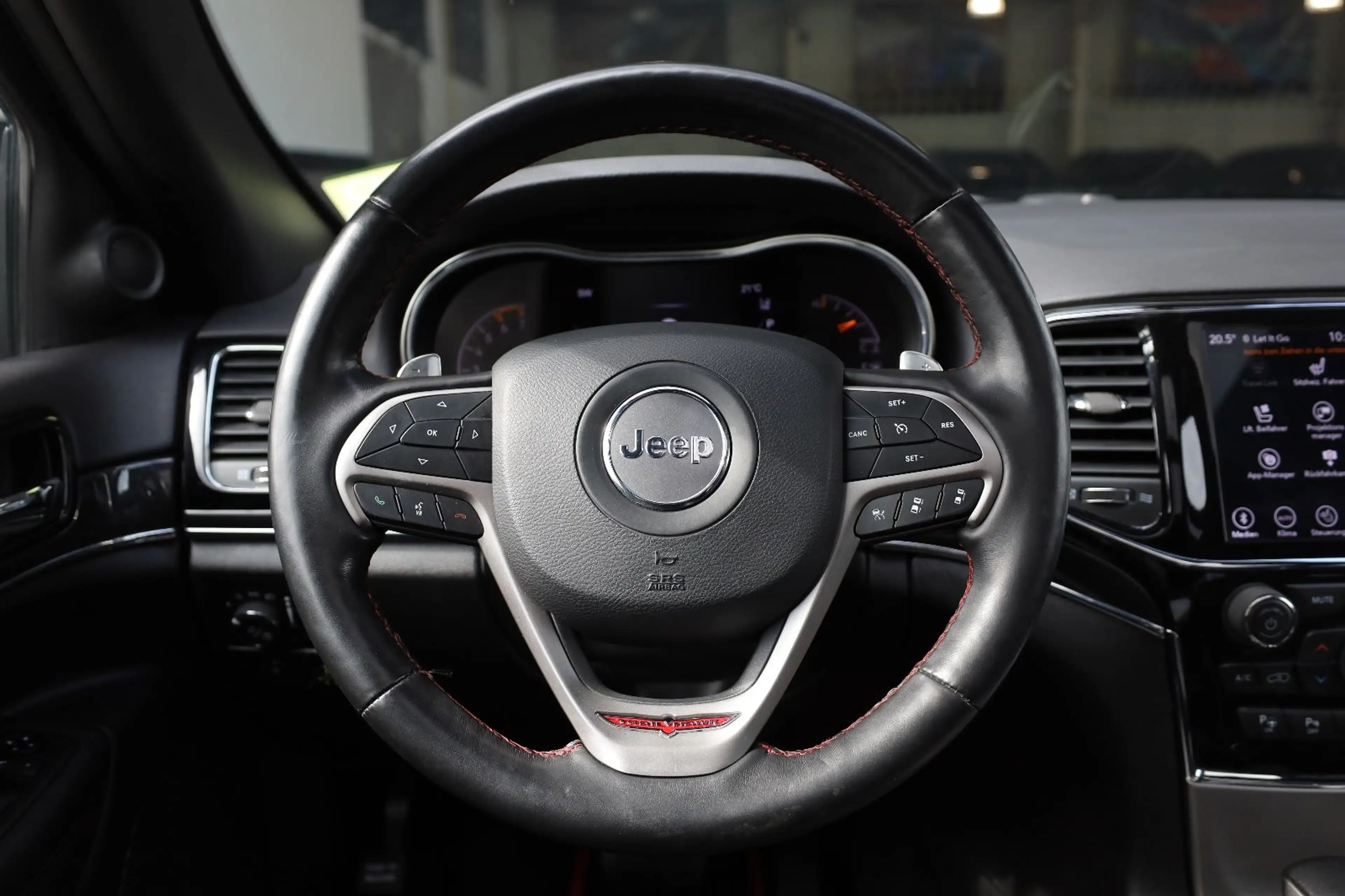 Jeep Grand Cherokee 5.7LV8 Trailhawk/BRC/ACC/PANO/R18 — photo 12