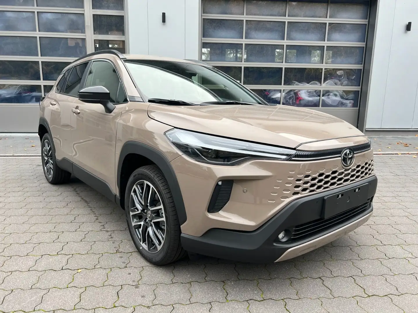 Toyota Corolla Cross 2.0 Hybrid STYLE FACELIFT *SOFORT* Beige - 1