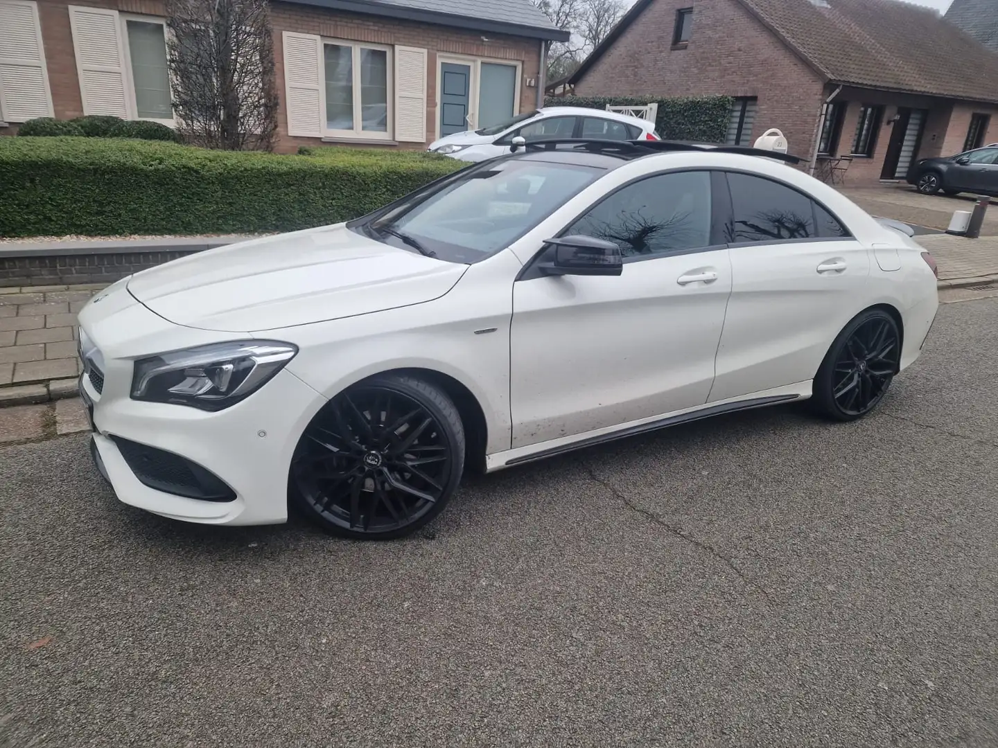 Mercedes-Benz CLA 220 d7G-DTC AMG Line Edition - 1