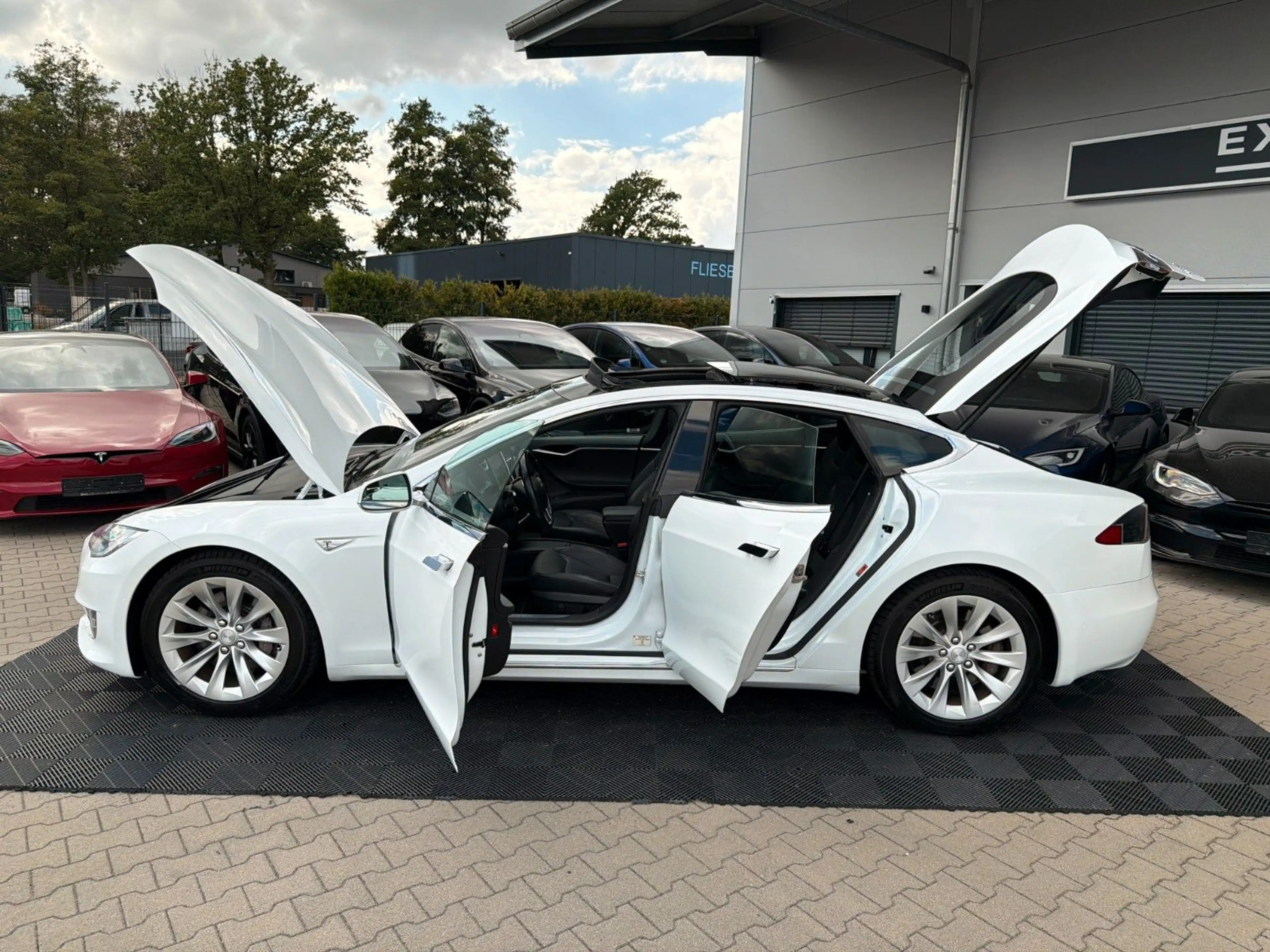 Tesla Model S MODEL S75 | FREE SUPERCHARGER SC01 | CCS | MCU2
