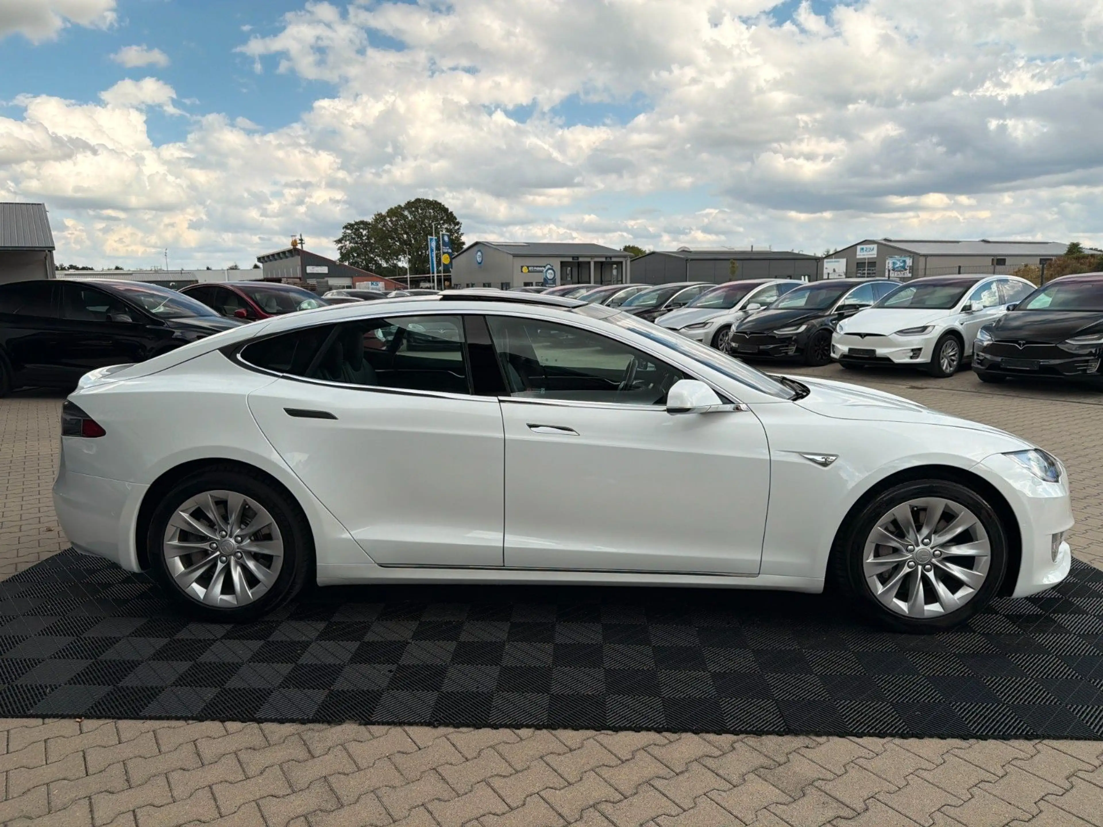 Tesla Model S MODEL S75 | FREE SUPERCHARGER SC01 | CCS | MCU2 — photo 4