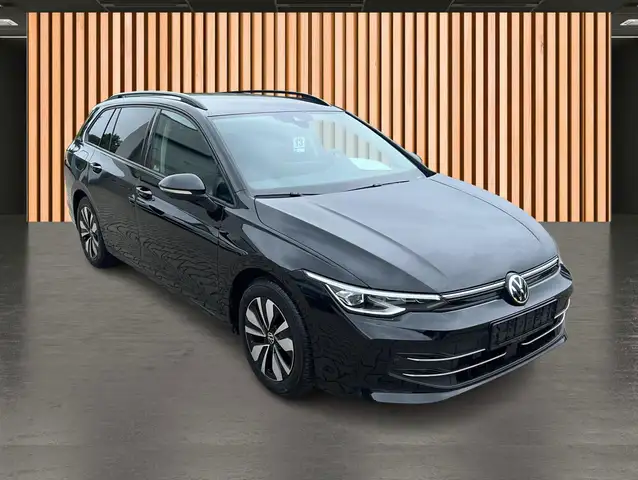 Volkswagen Golf view 4