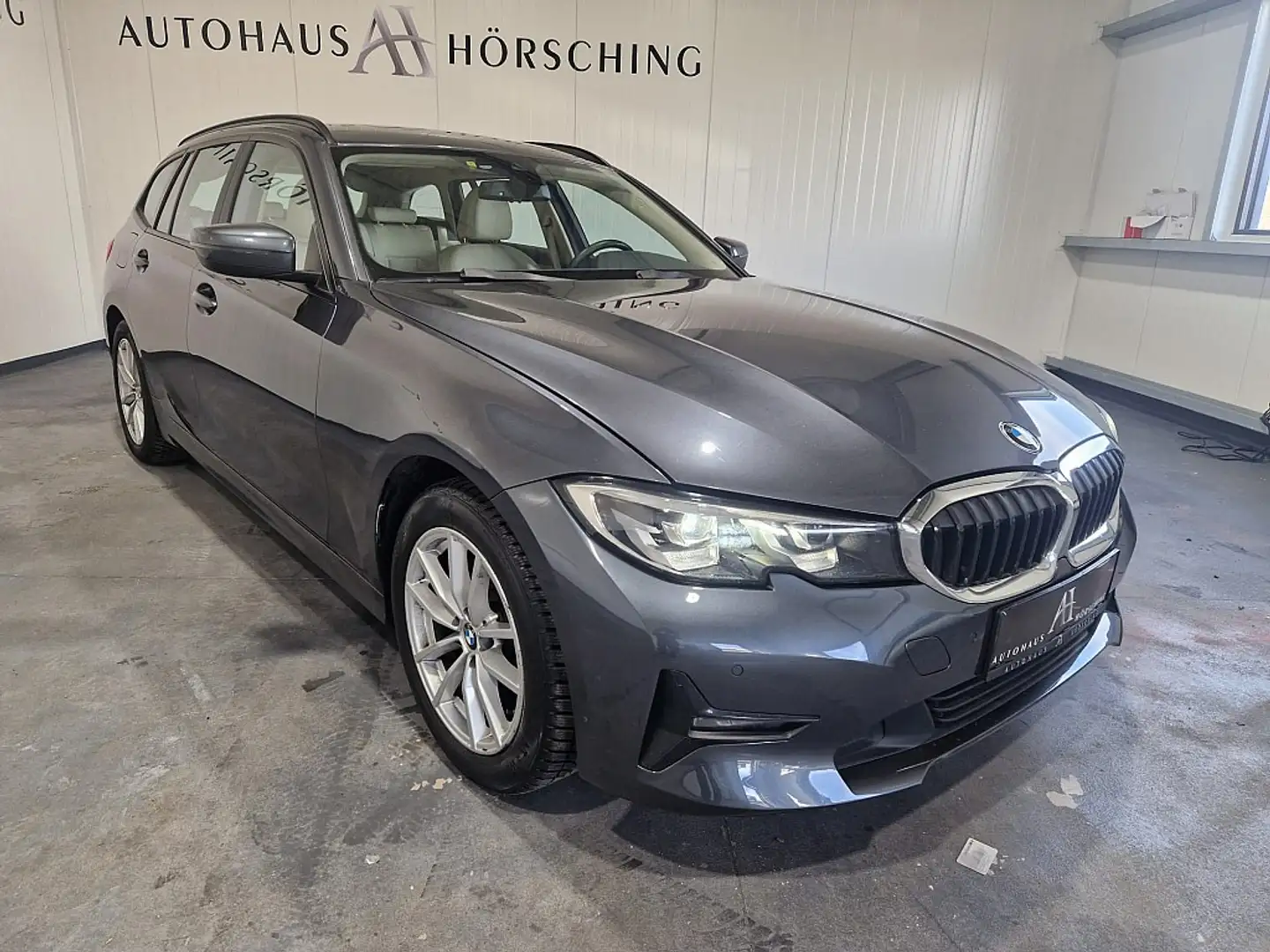 BMW 320 d xDrive Touring 48 V Mild-Hybrid-Technologie Aut. Grau - 1
