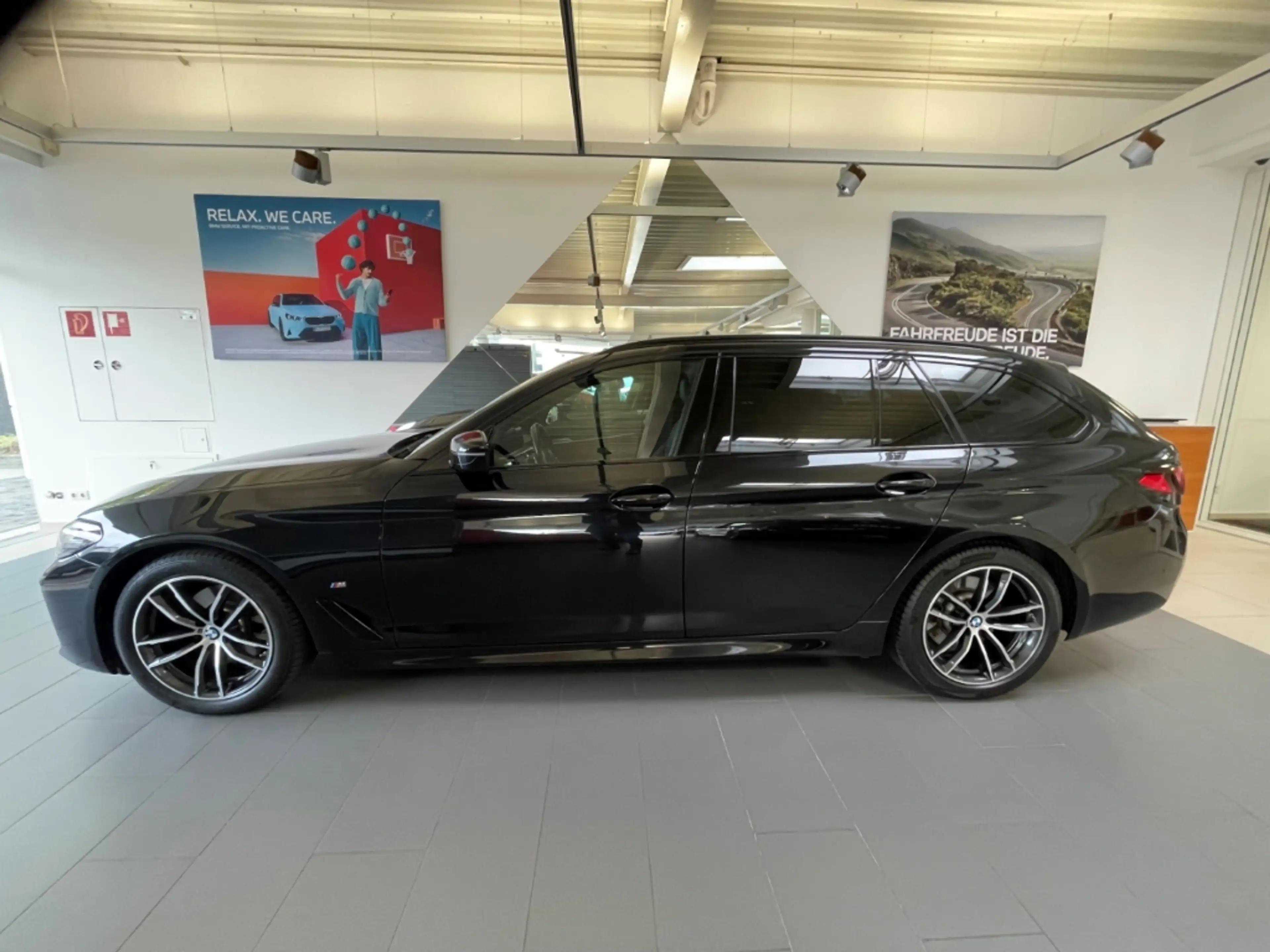 BMW 520 d xDrive Touring M Sport AHK ACC RFK Driv.Ass — photo 3