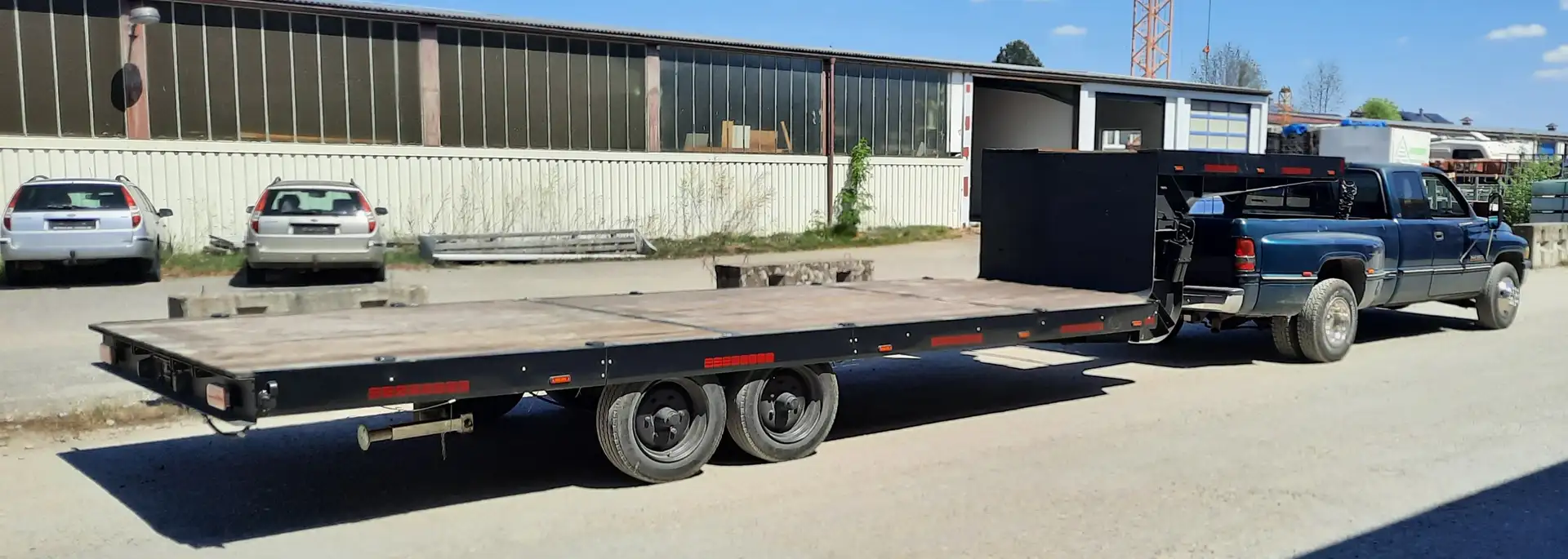 Dodge RAM 3500 mit  Auflieger Sattelauflieger TÜV Grün - 2