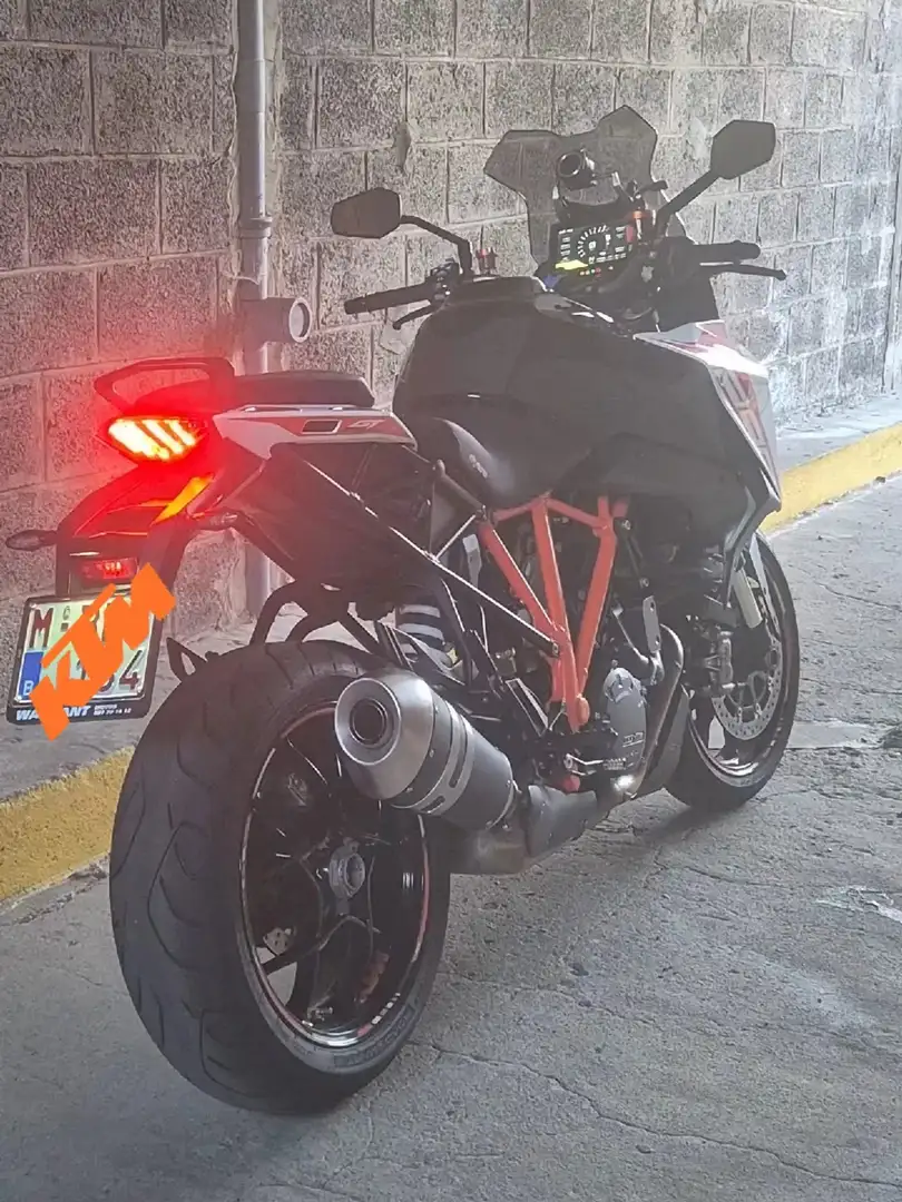 KTM 1290 Super Duke GT Orange - 2