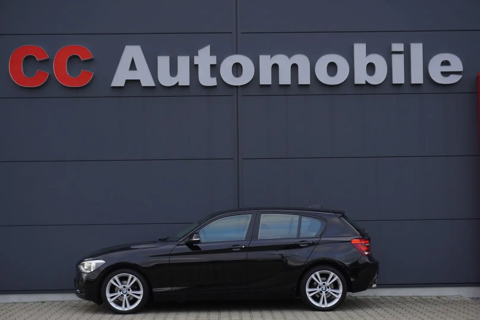 BMW 116 i Neues Modell+Navi+18Zoll+LED+Sitzheizung+ Schwarz - 1