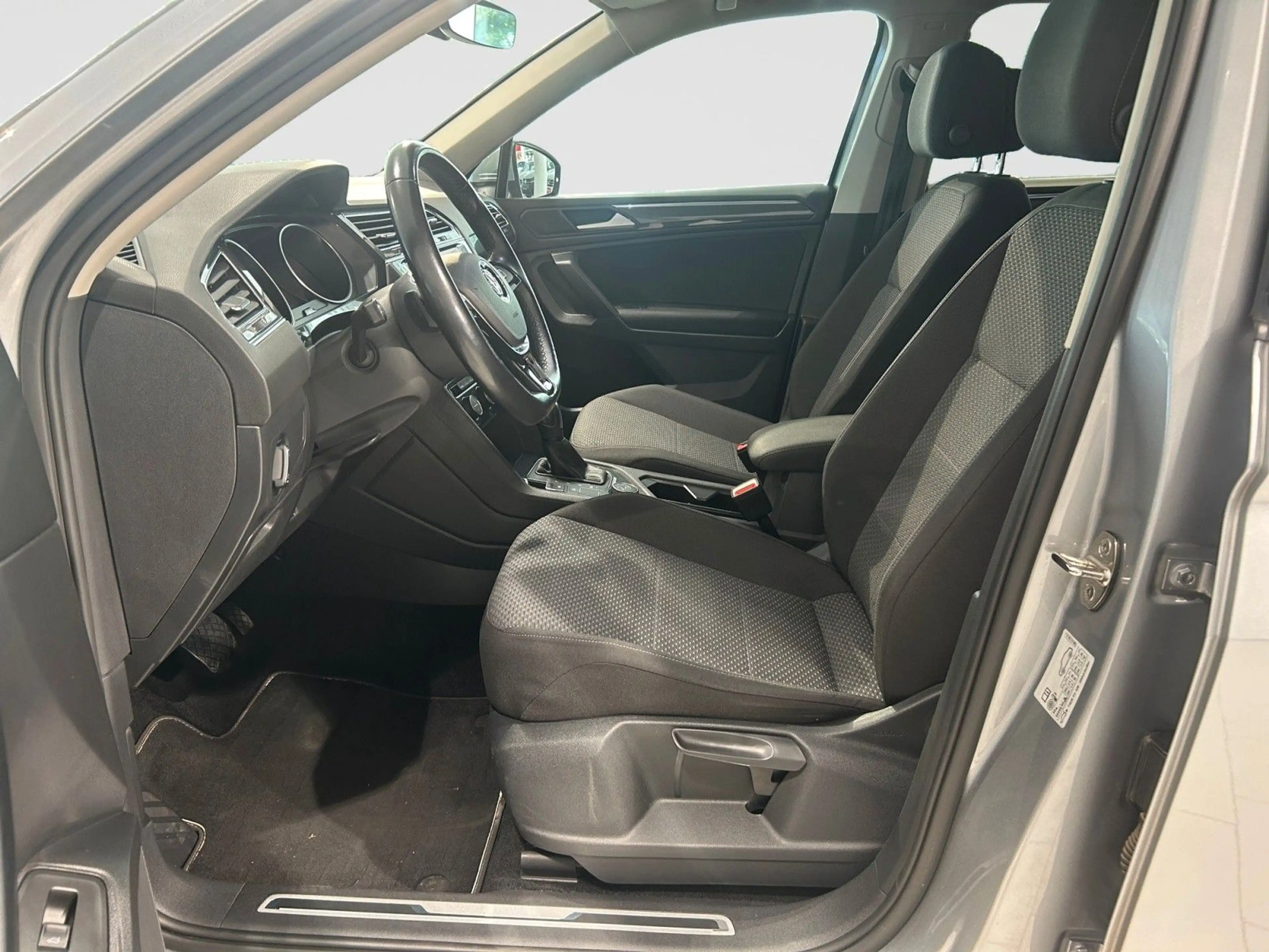 Volkswagen Tiguan Allspace Com. DSG 4M SITZ ACC — photo 7