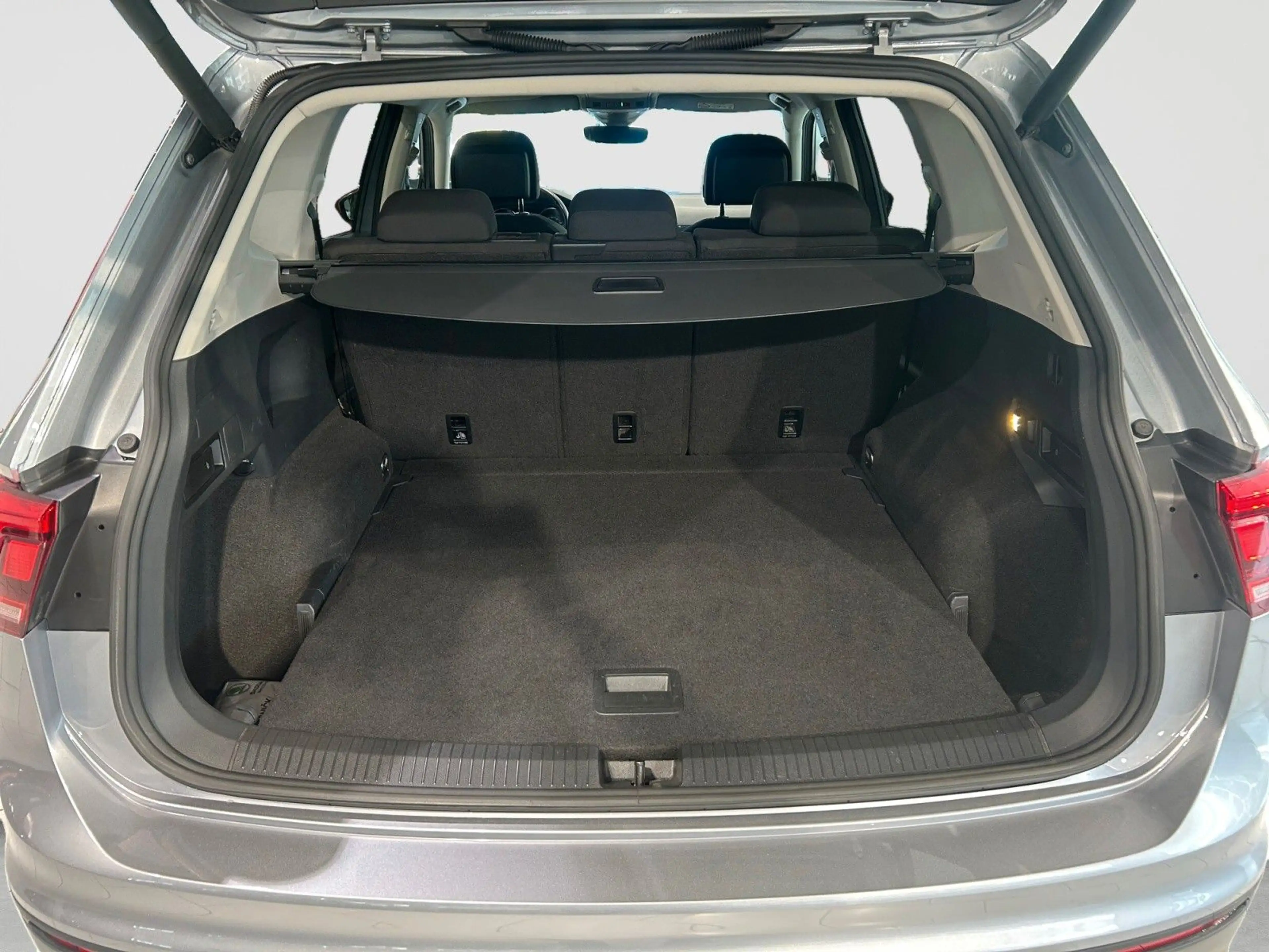 Volkswagen Tiguan Allspace Com. DSG 4M SITZ ACC — photo 9