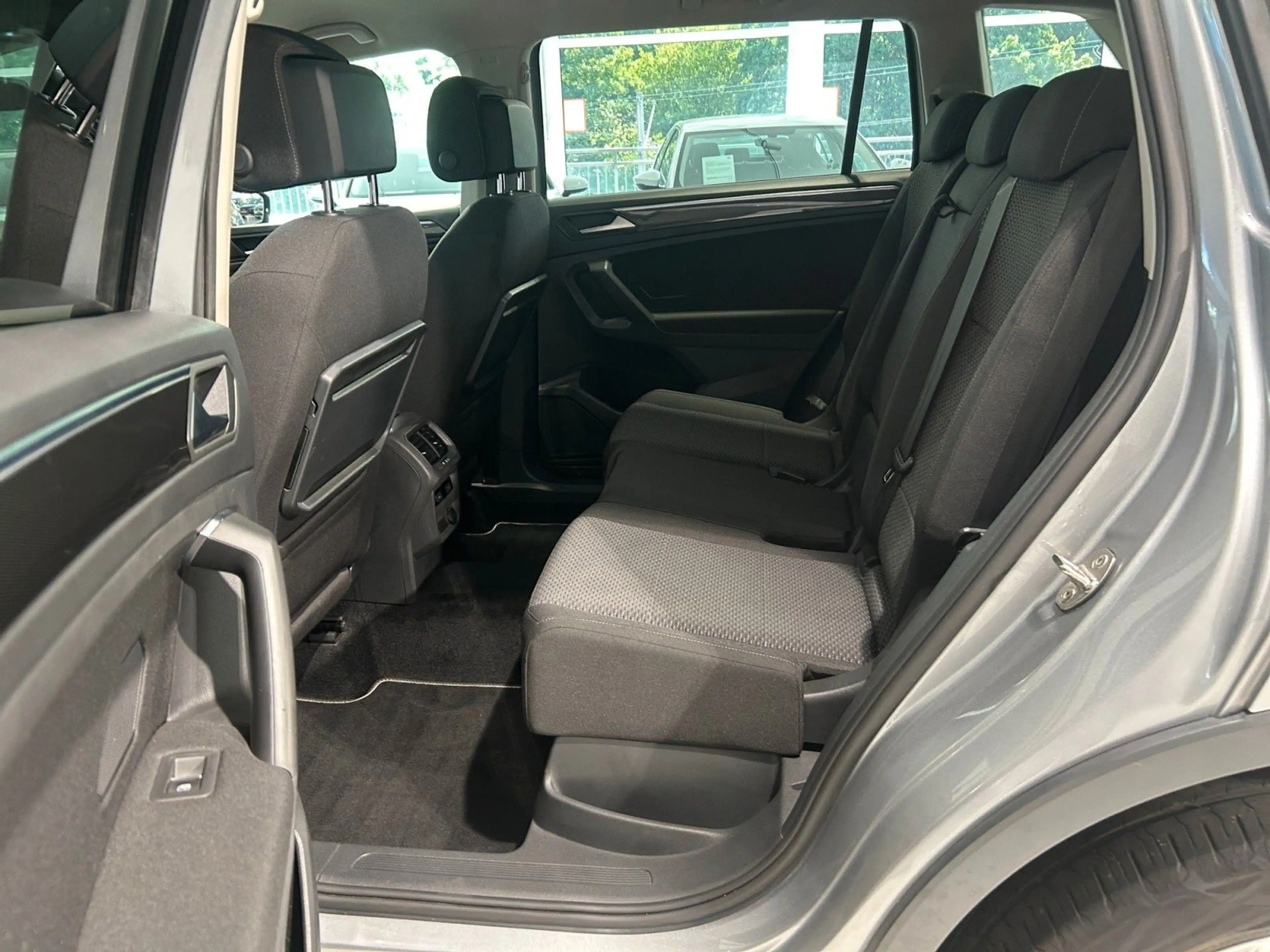 Volkswagen Tiguan Allspace Com. DSG 4M SITZ ACC — photo 8