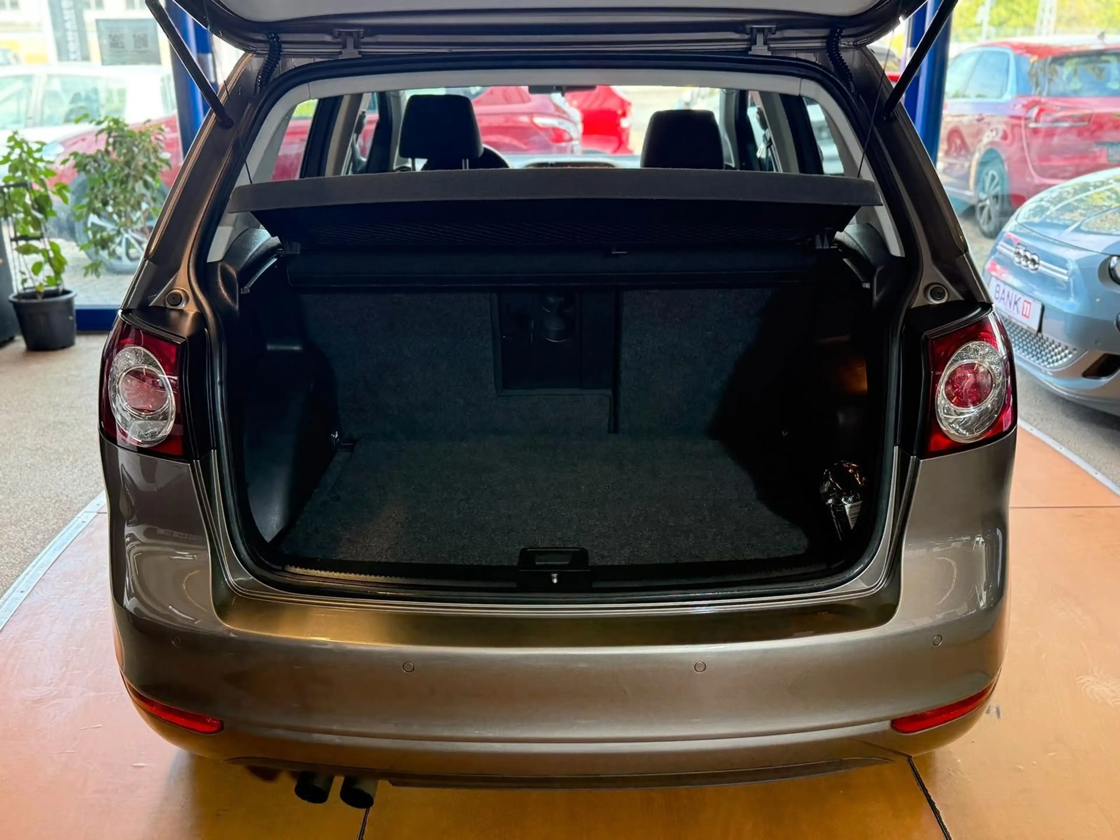 Volkswagen Golf Plus VI HighlineAutomatik / SHZ / Klimaauto — photo 11