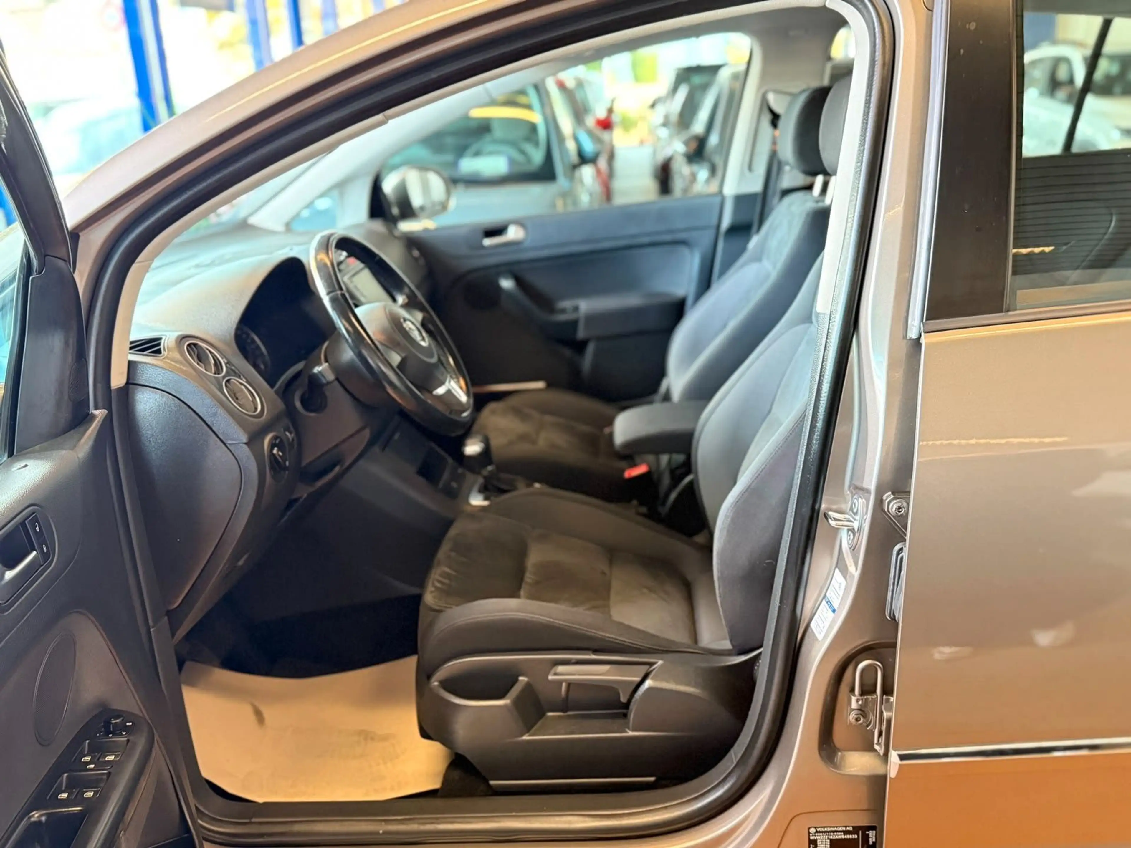 Volkswagen Golf Plus VI HighlineAutomatik / SHZ / Klimaauto — photo 9