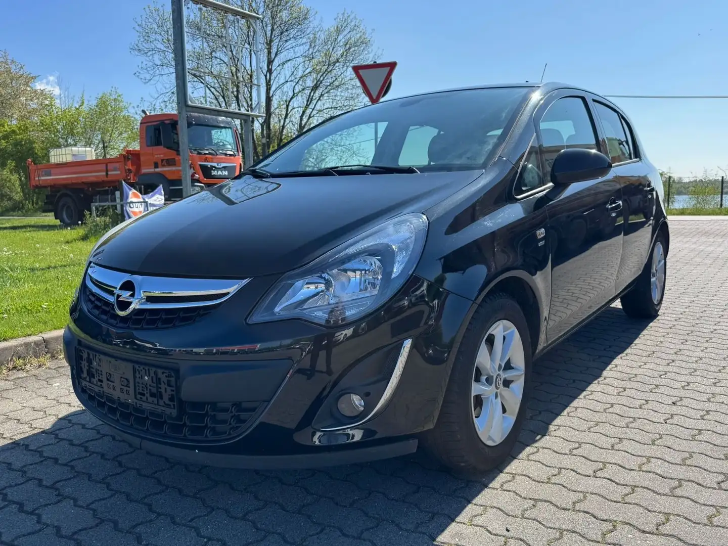 Opel Corsa D Energy Zwart - 1
