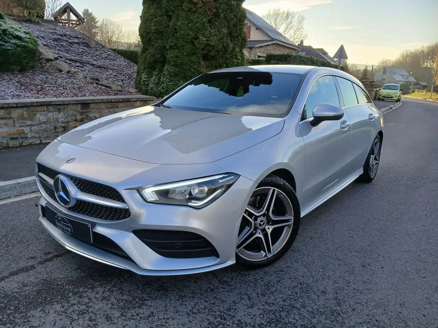 Mercedes-Benz CLA 200 CLA 200 d Shooting Brake 8G-DCT AMG Line Zilver - 1