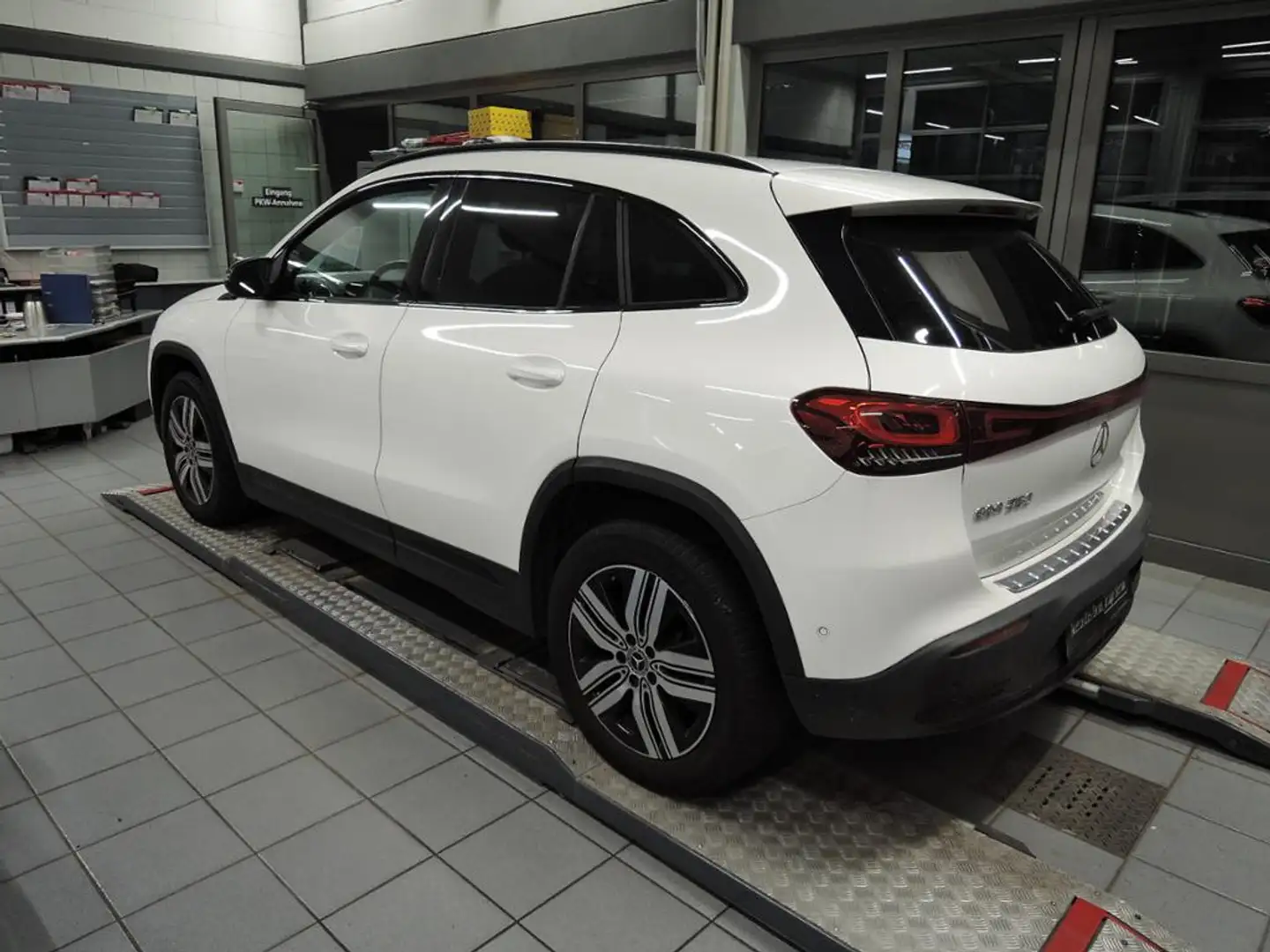 Mercedes-Benz EQA 250 Progressive/Night/LED/Kamera/Navigation/ Weiß - 2