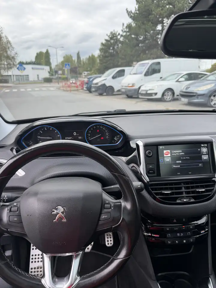 Peugeot 208 208 — photo 8