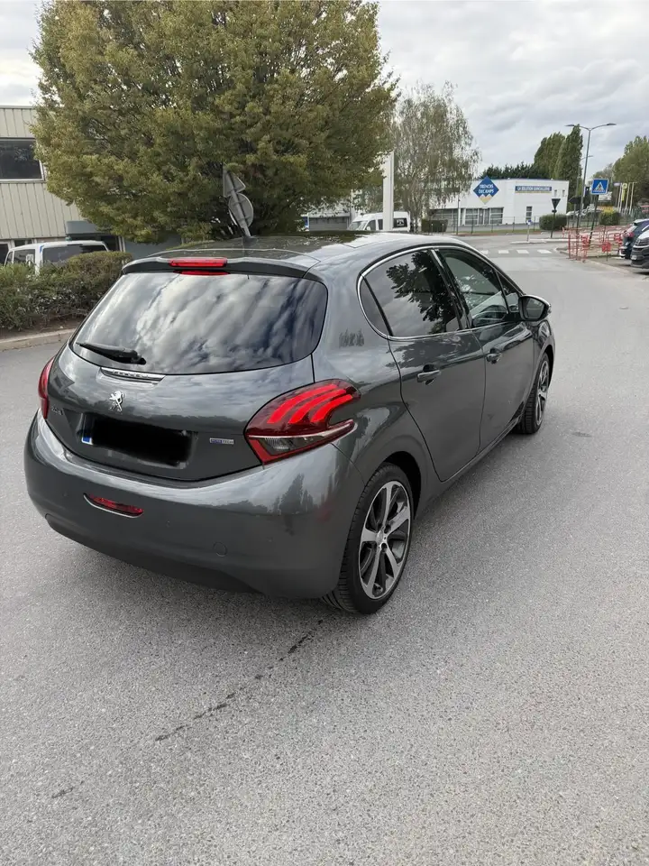 Peugeot 208 208 — photo 3
