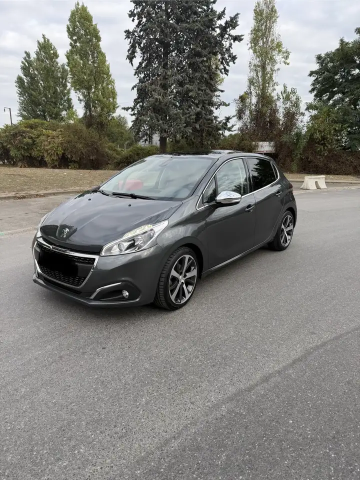 Peugeot 208 208