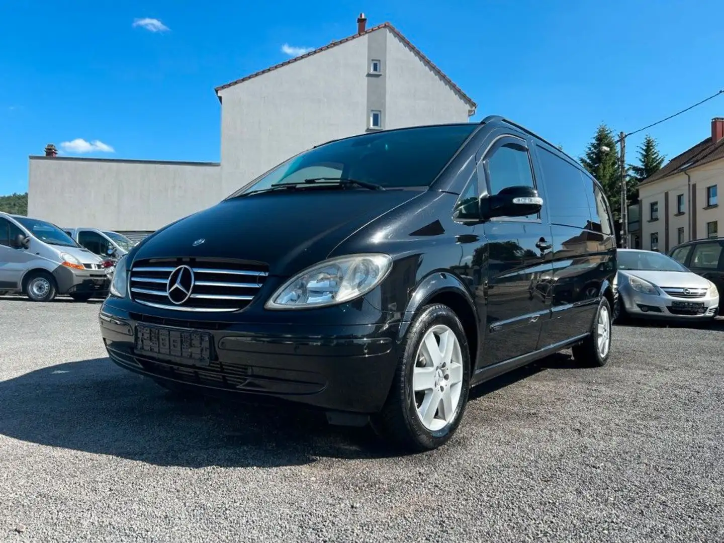 Mercedes-Benz Viano 2.2 CDI 6-SITZER AUT + KAMERA + NAVI + AHK Schwarz - 1